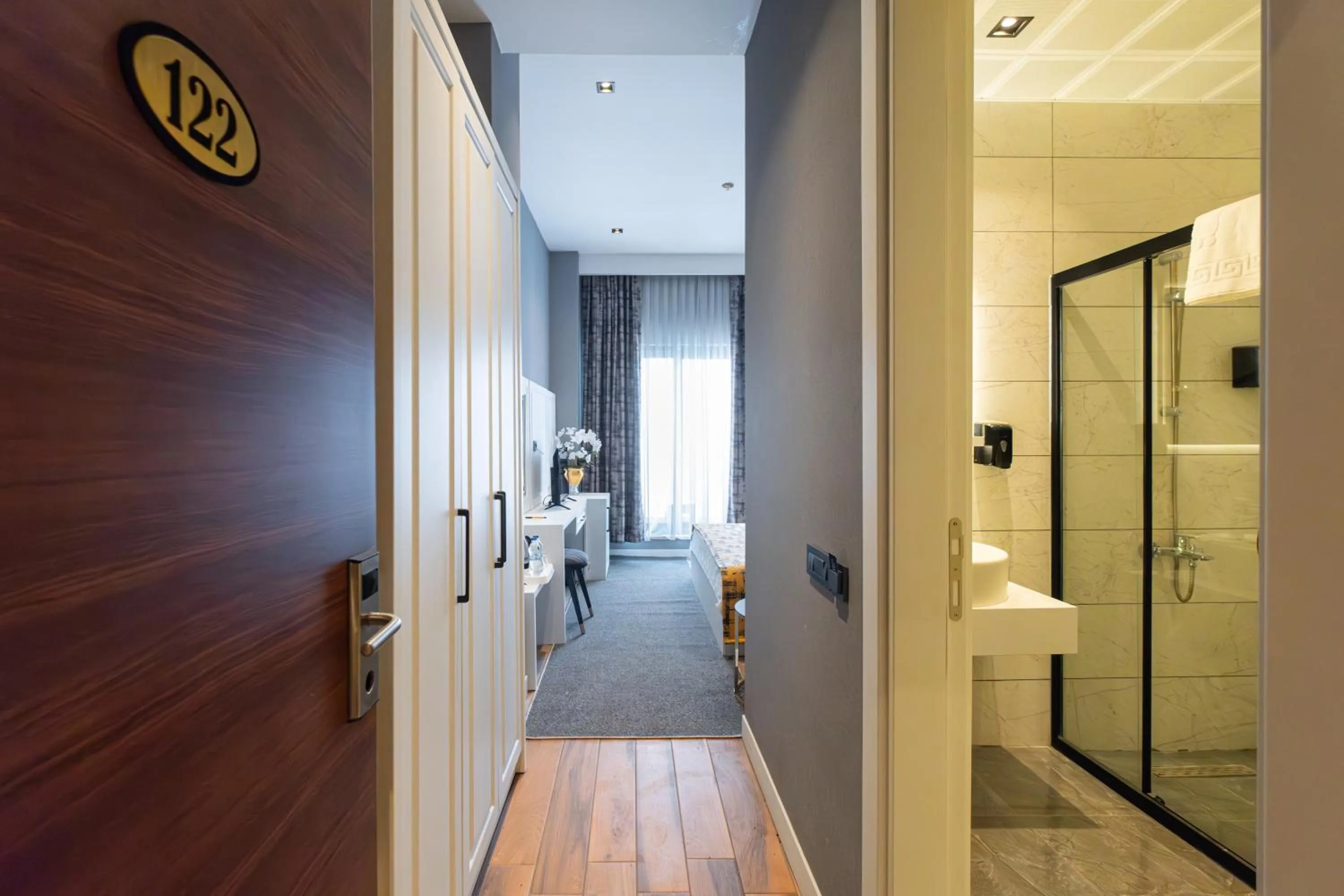 Shower in Hipodrom Hotel