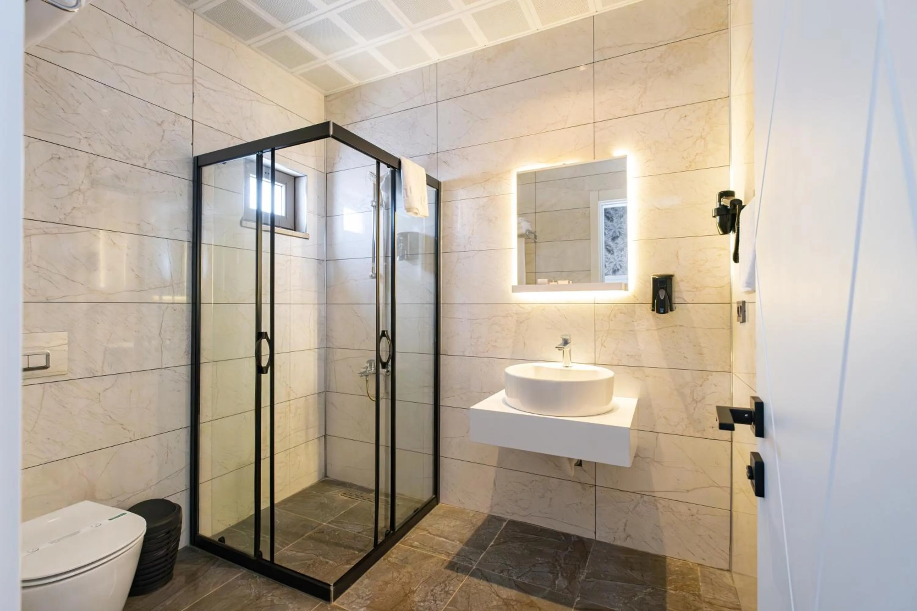 Shower in Hipodrom Hotel