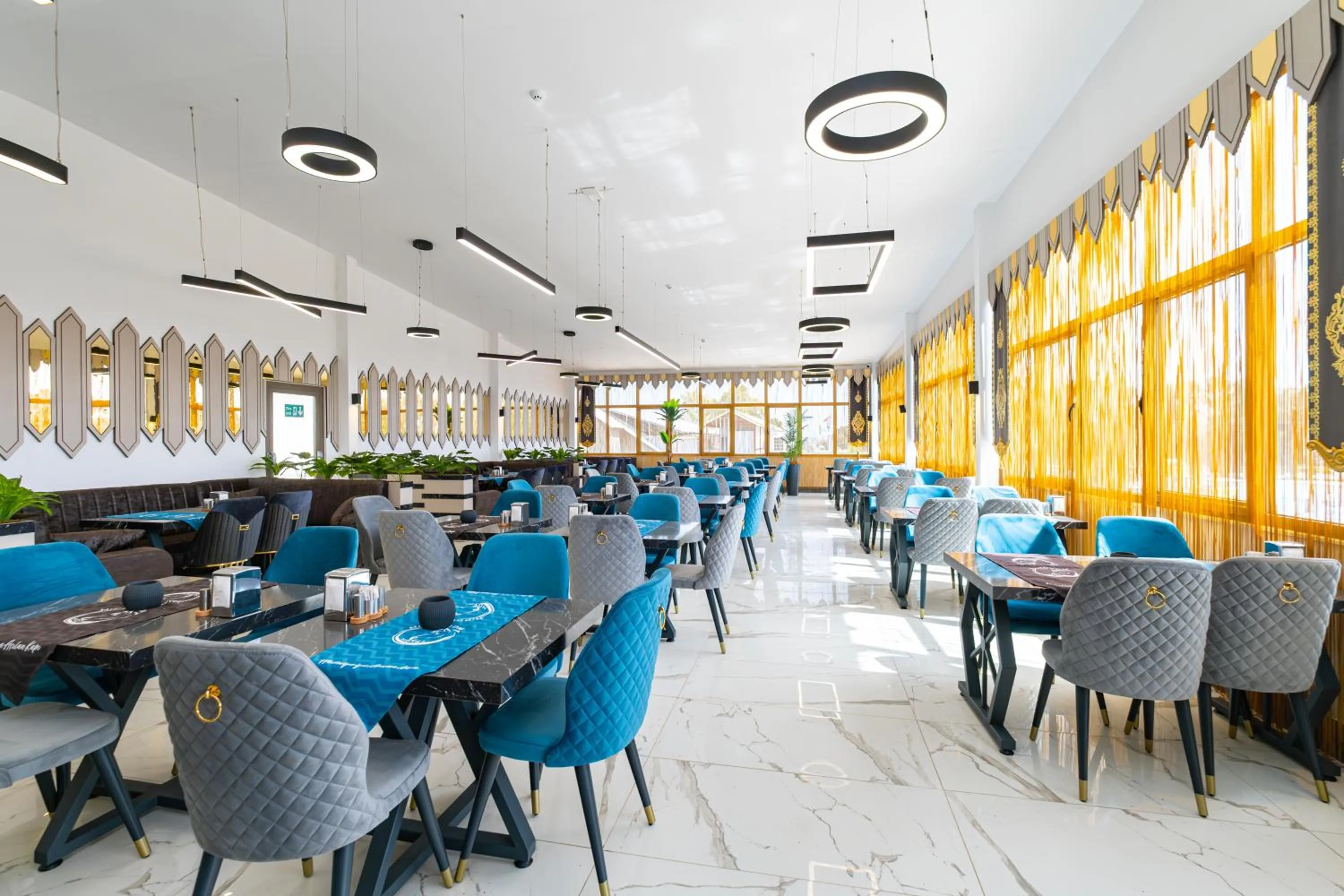 Restaurant/places to eat in Hipodrom Hotel