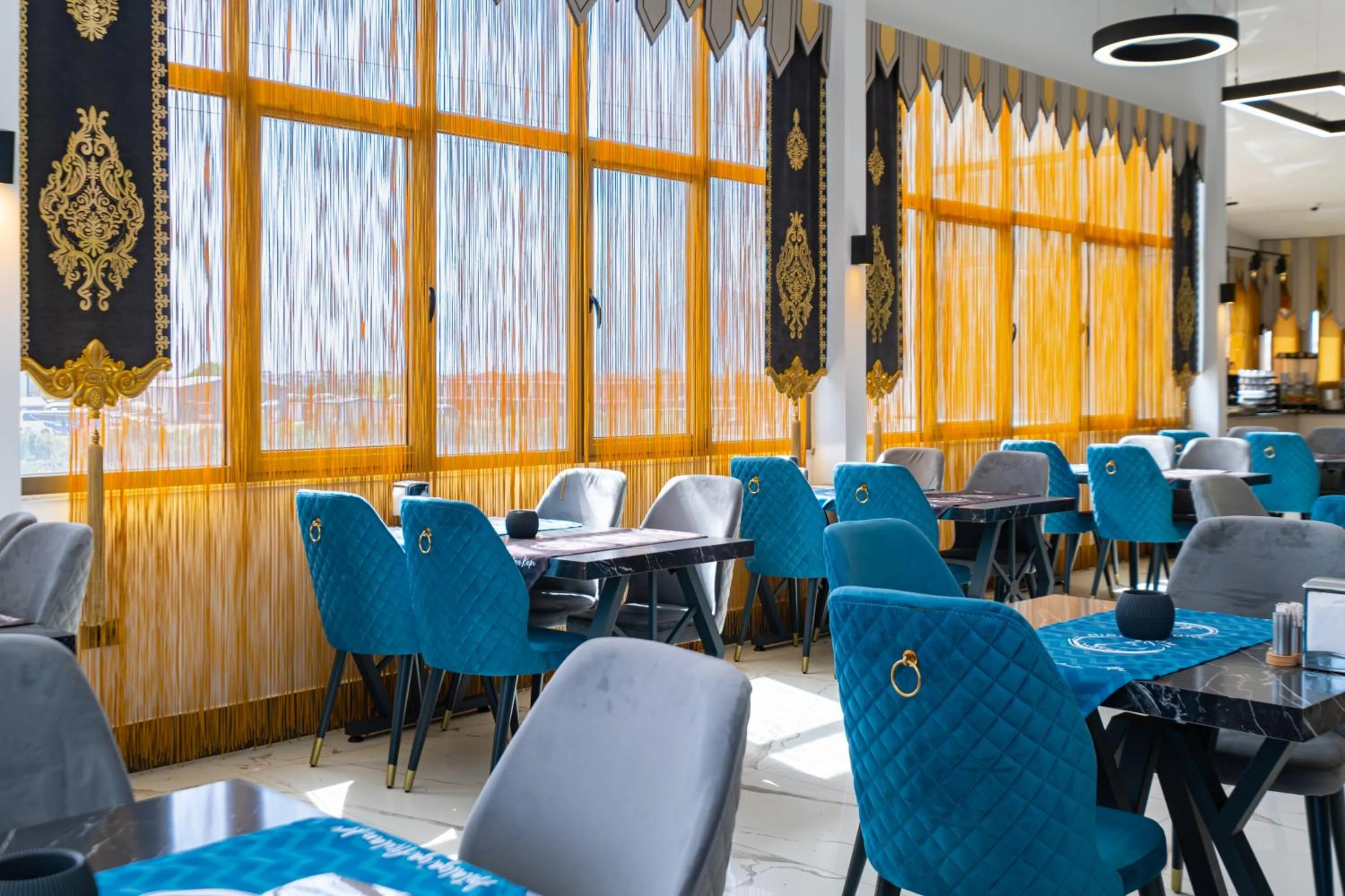Restaurant/places to eat in Hipodrom Hotel