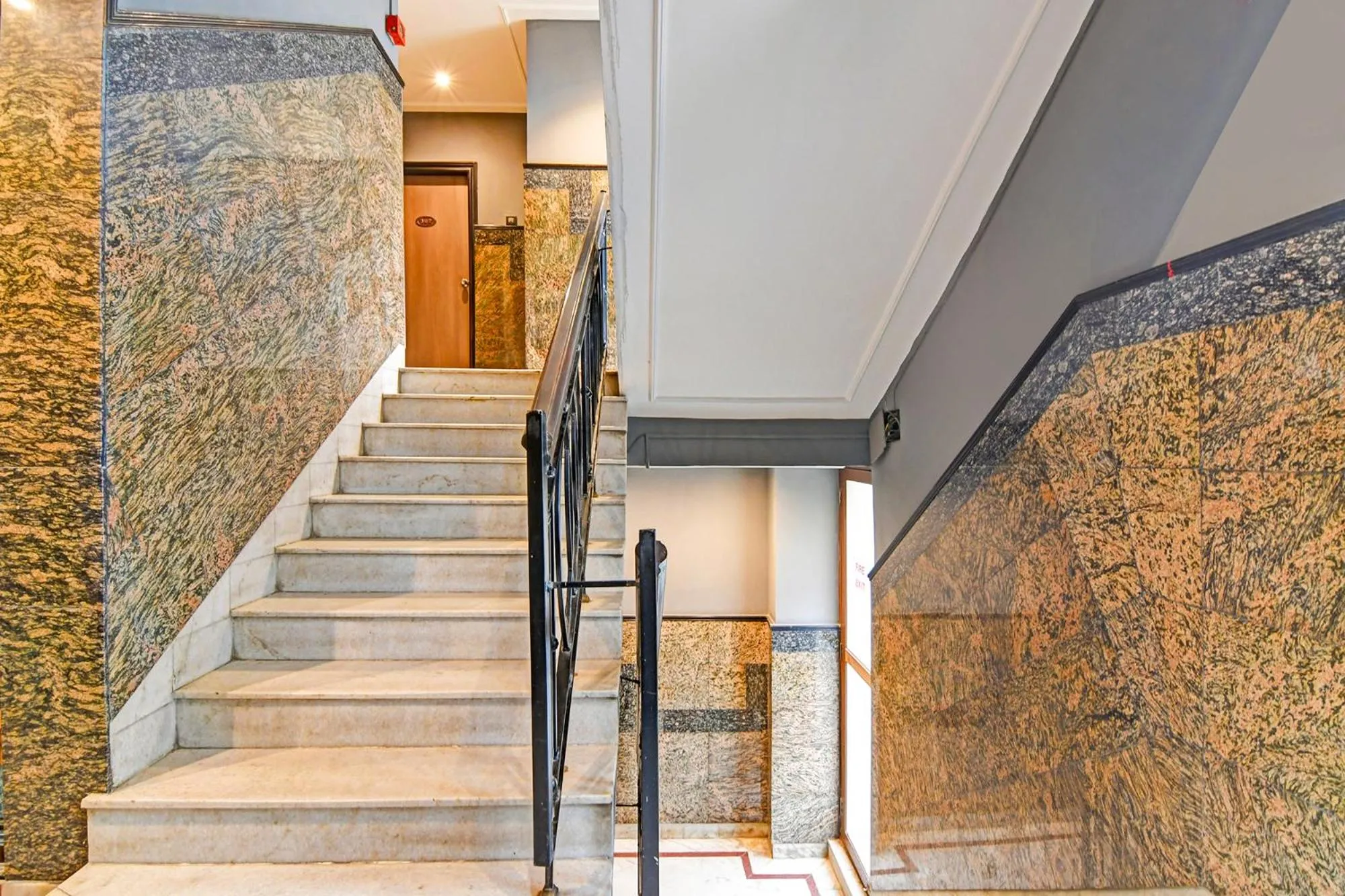 Lobby or reception in FabHotel Gulshan International - Nr Peter Cat Park Street