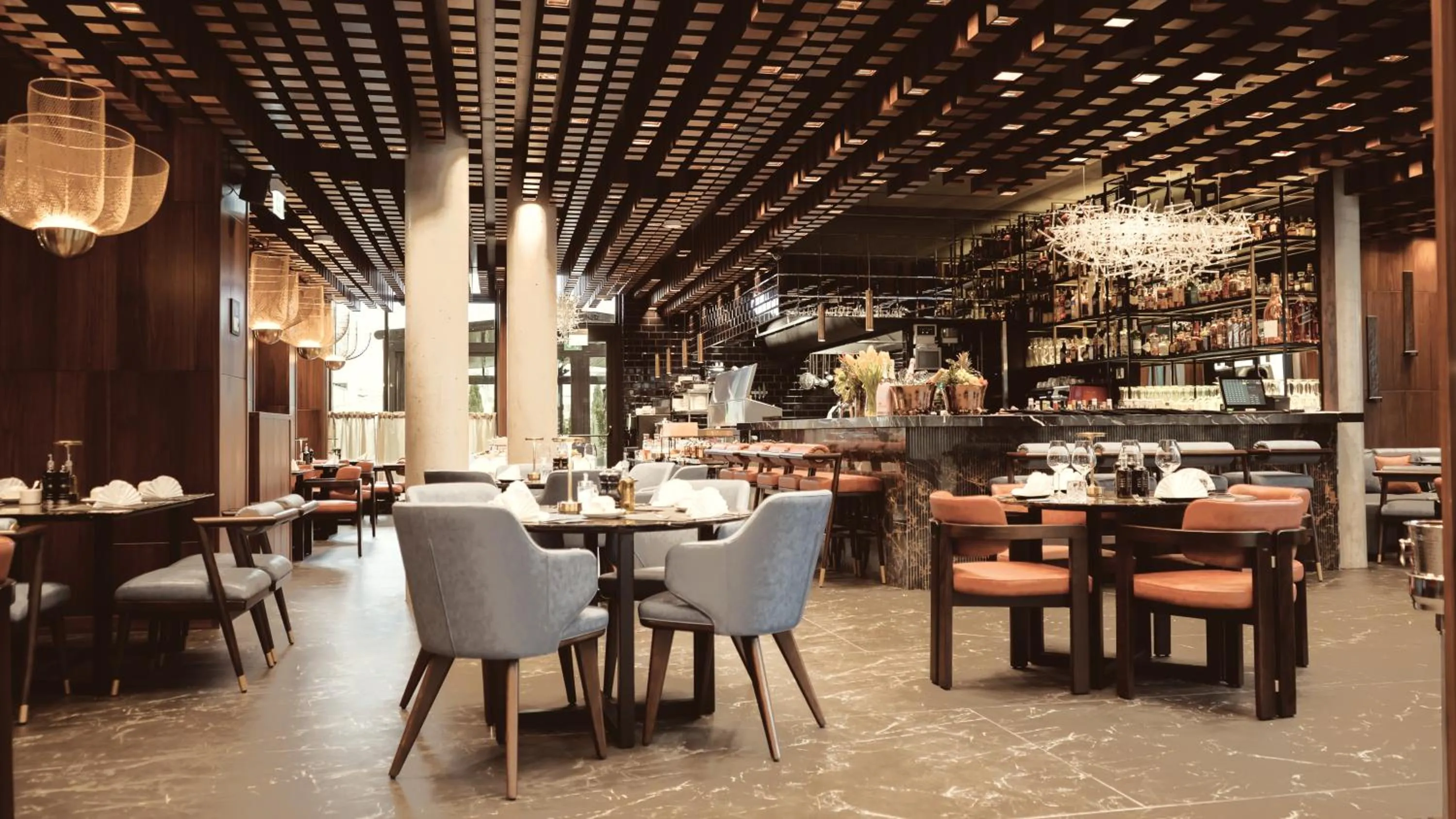 Restaurant/places to eat in Bellman Hotel