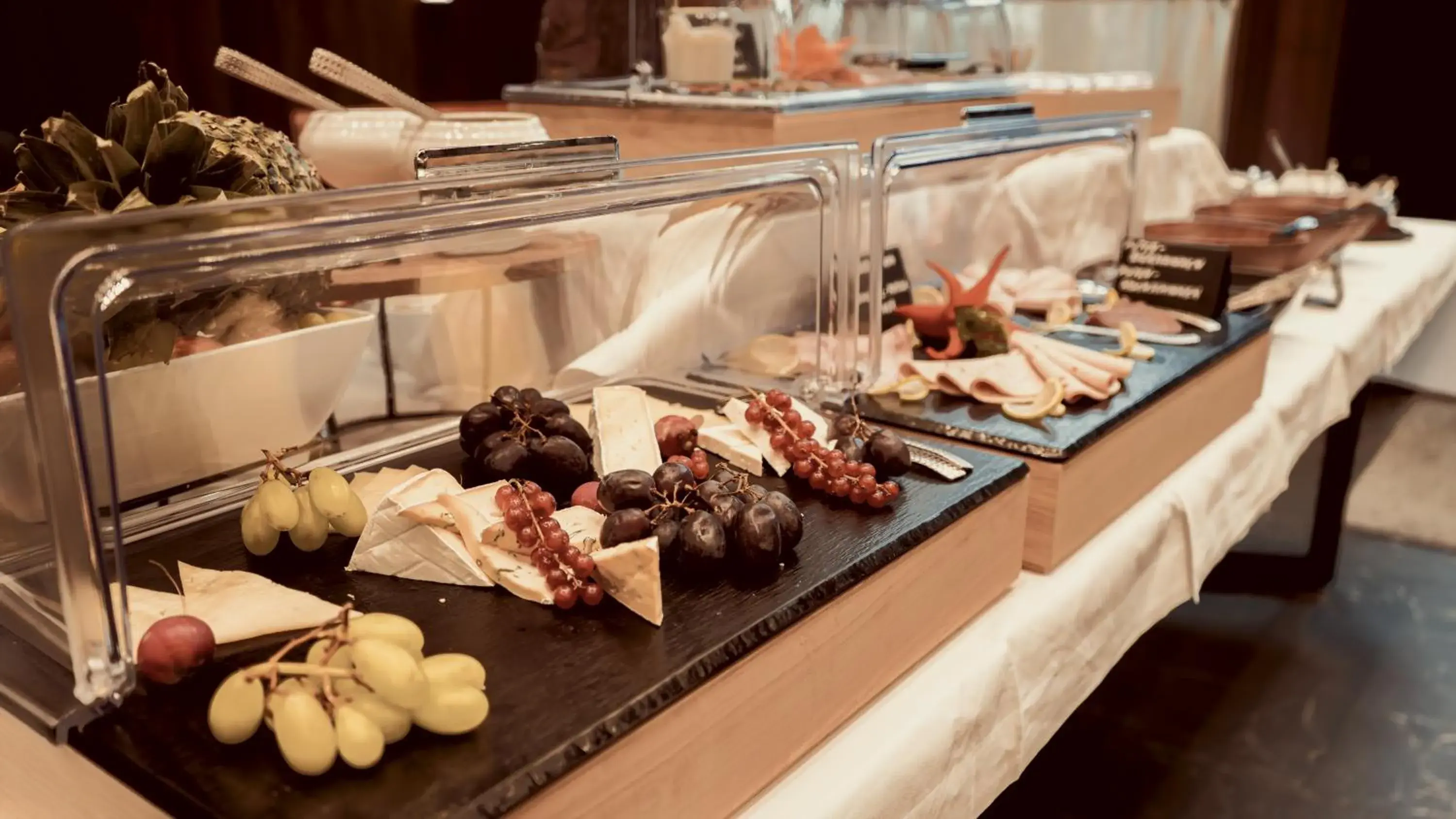 Breakfast in Bellman Hotel Breakfast in Bellman Hotel