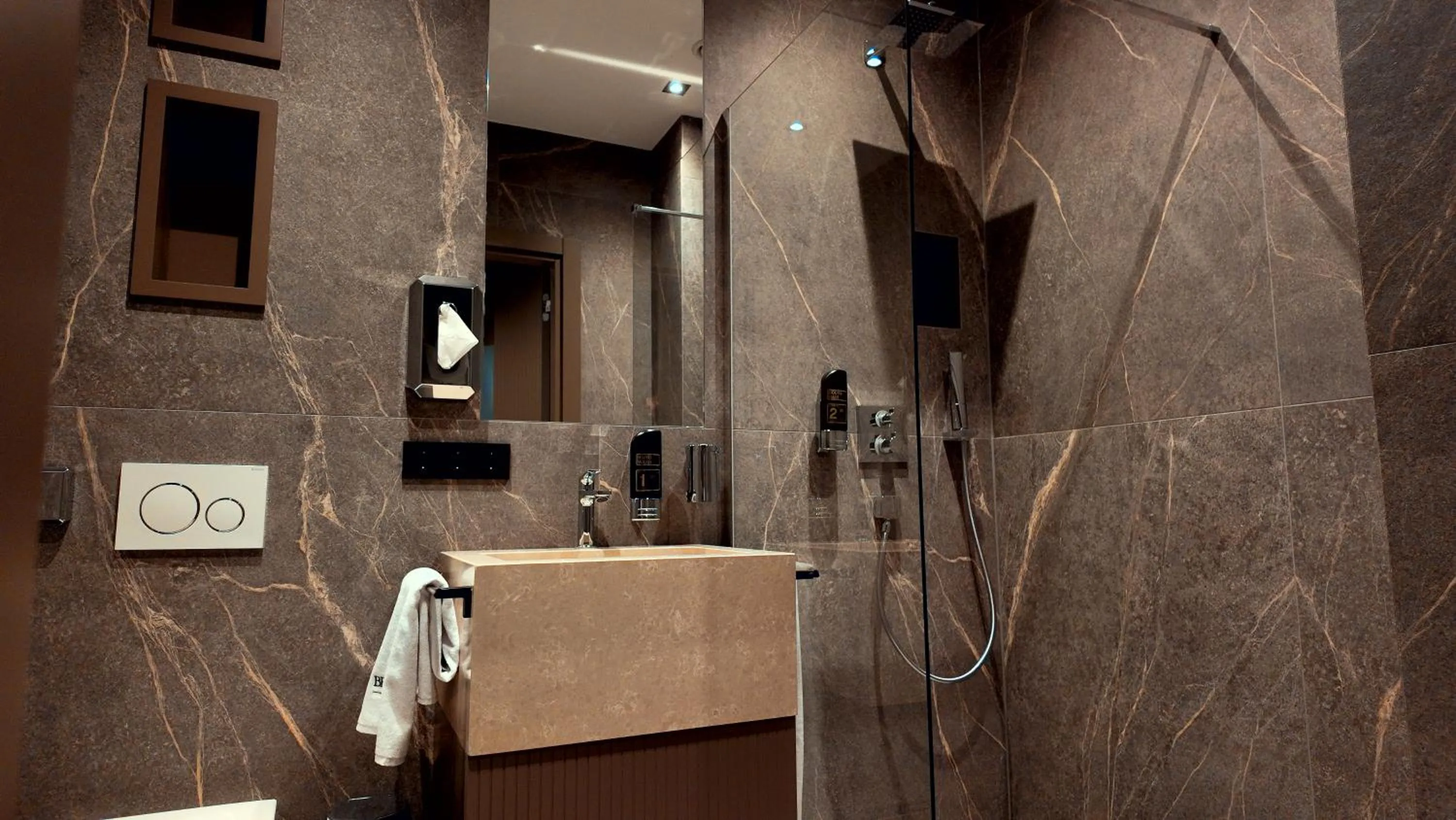 Shower in Bellman Hotel