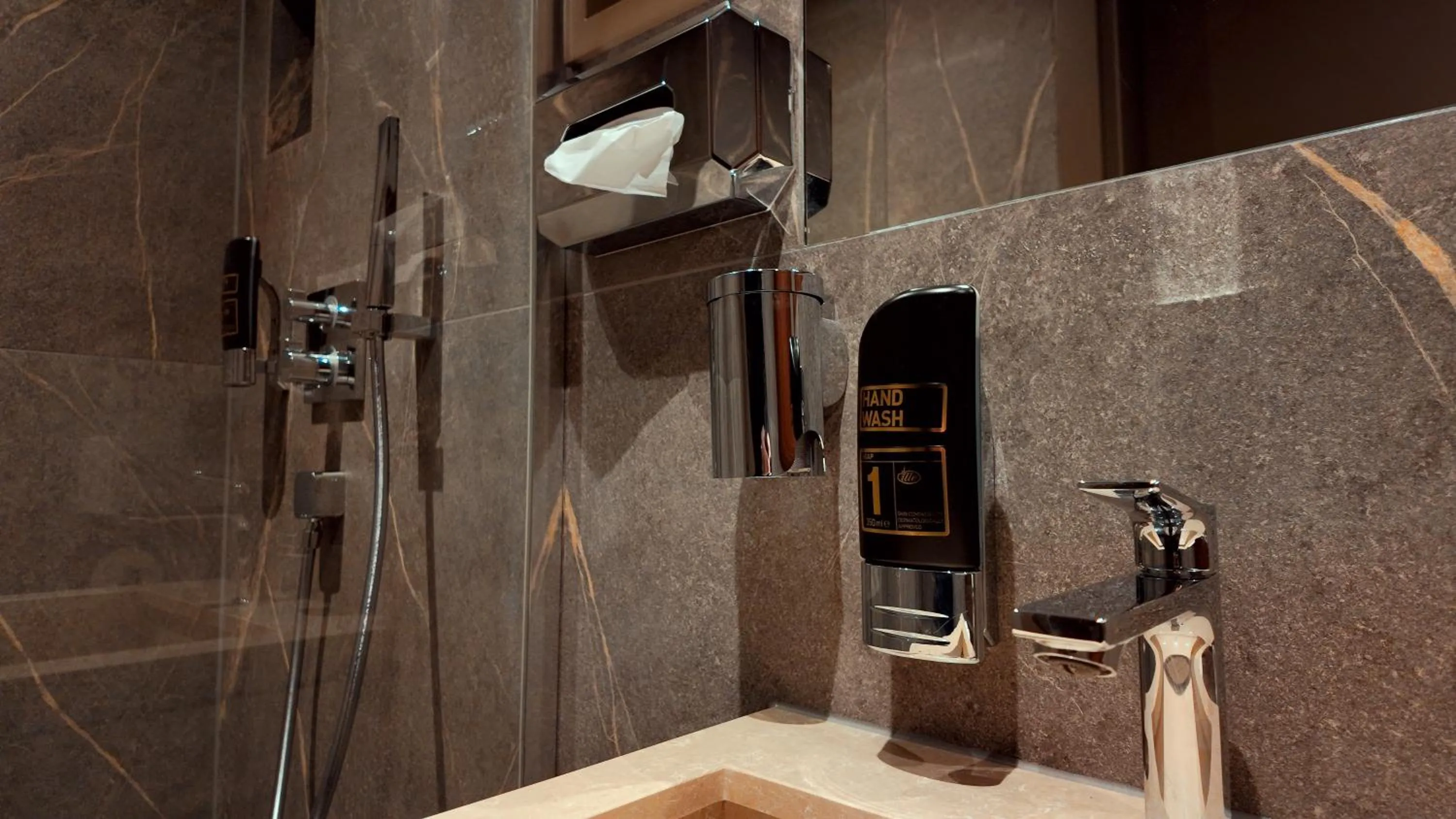 Shower in Bellman Hotel