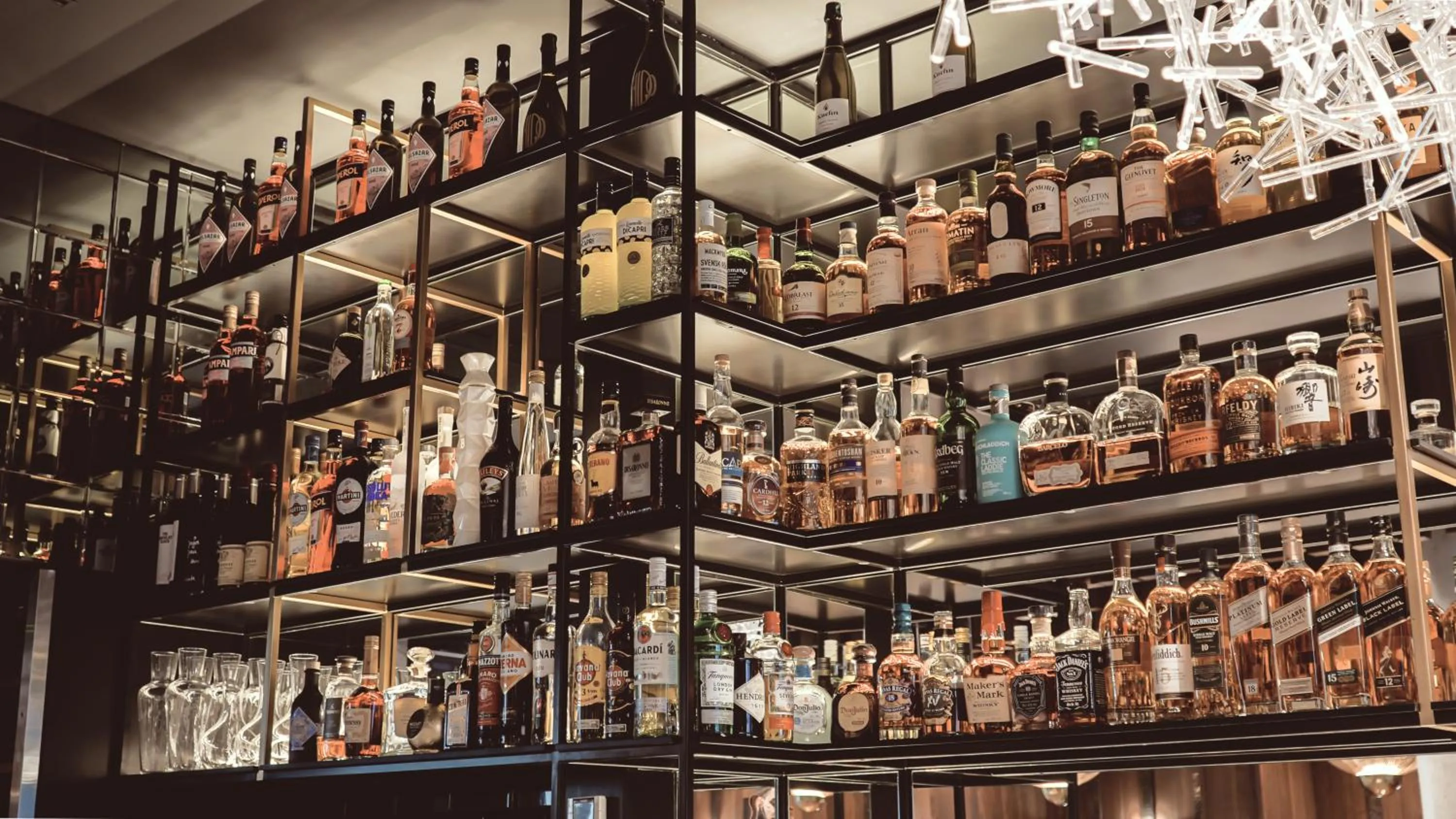 Restaurant/places to eat in Bellman Hotel