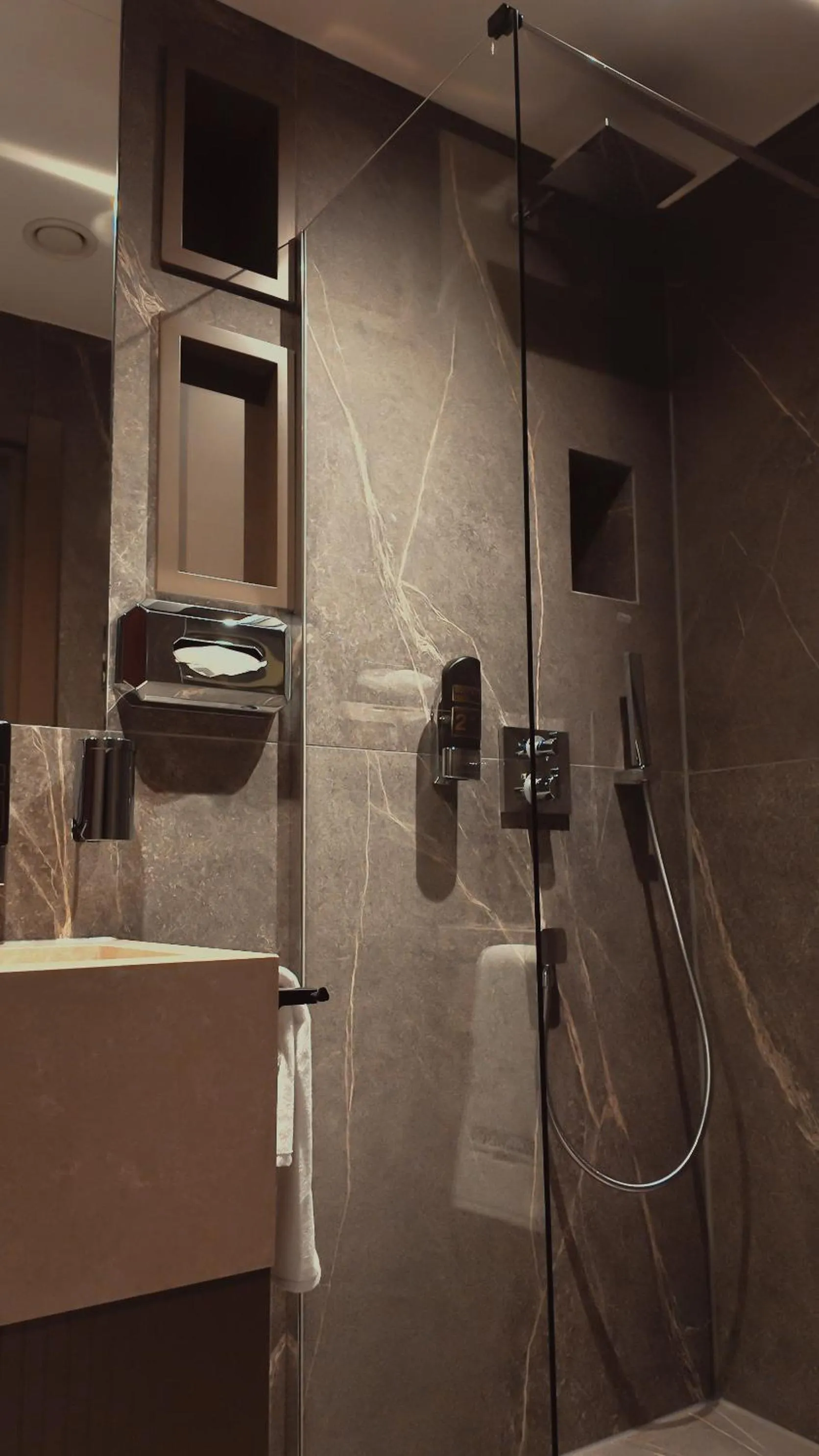 Shower in Bellman Hotel