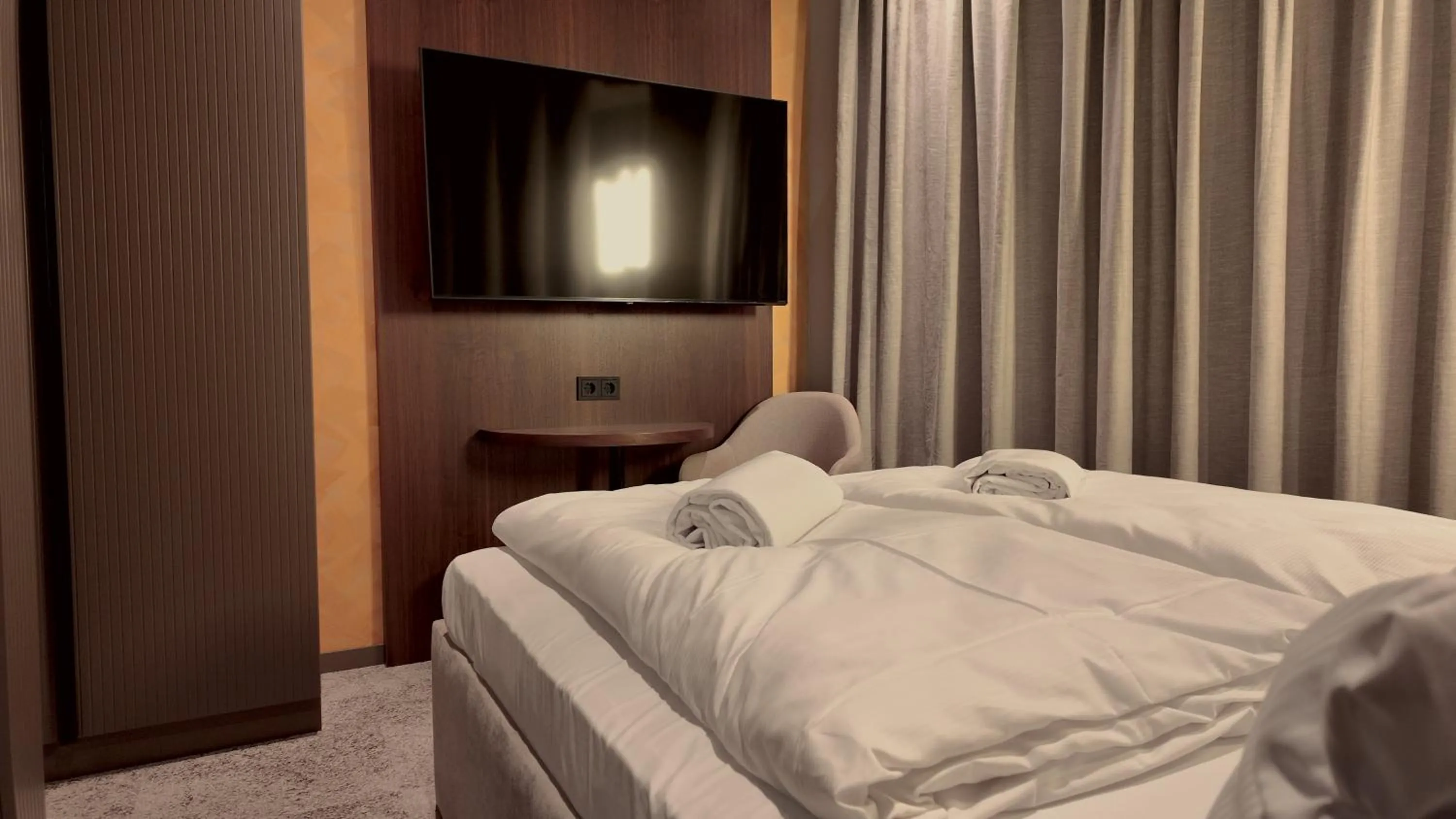 TV and multimedia, Bed in Bellman Hotel