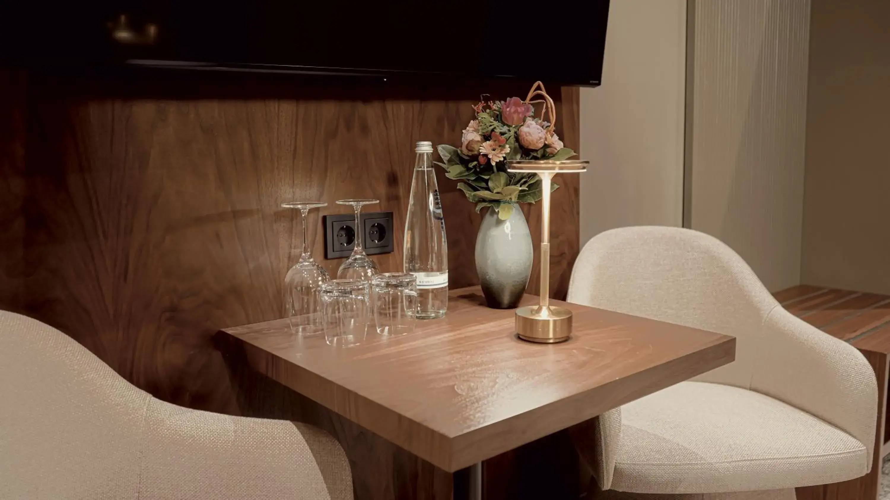 Food and drinks in Bellman Hotel Food and drinks in Bellman Hotel