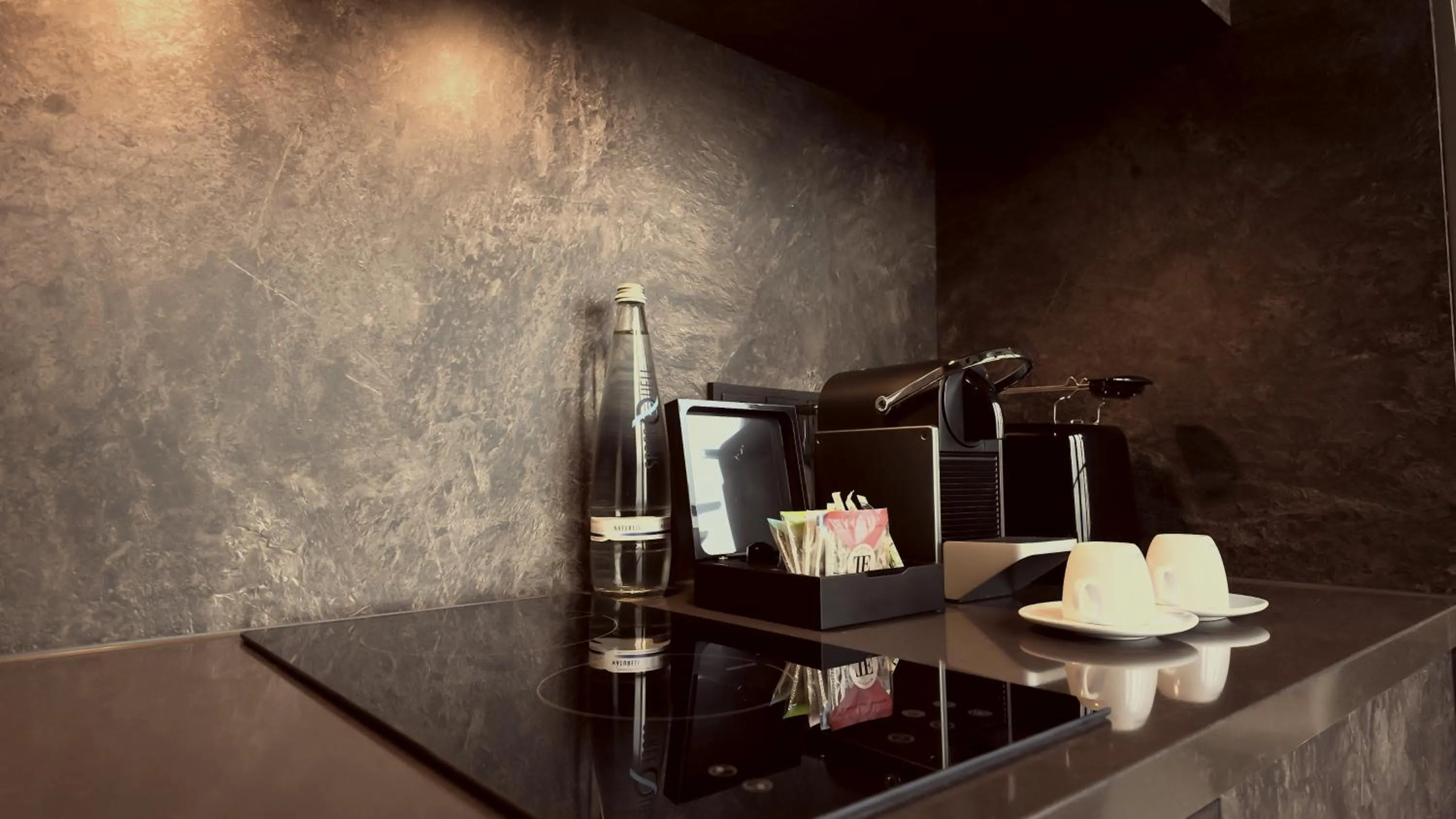 Coffee/tea facilities in Bellman Hotel