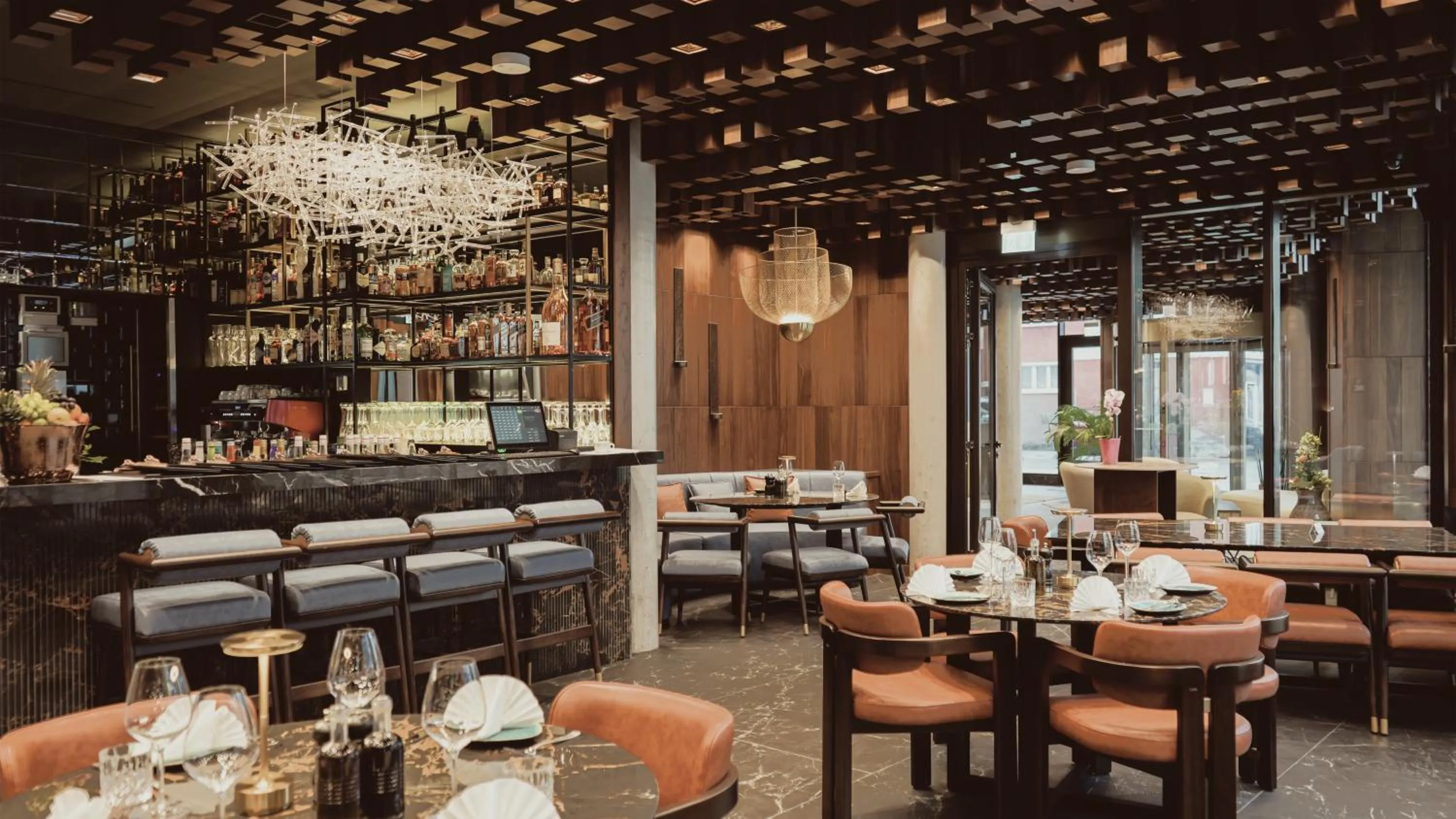 Restaurant/places to eat in Bellman Hotel