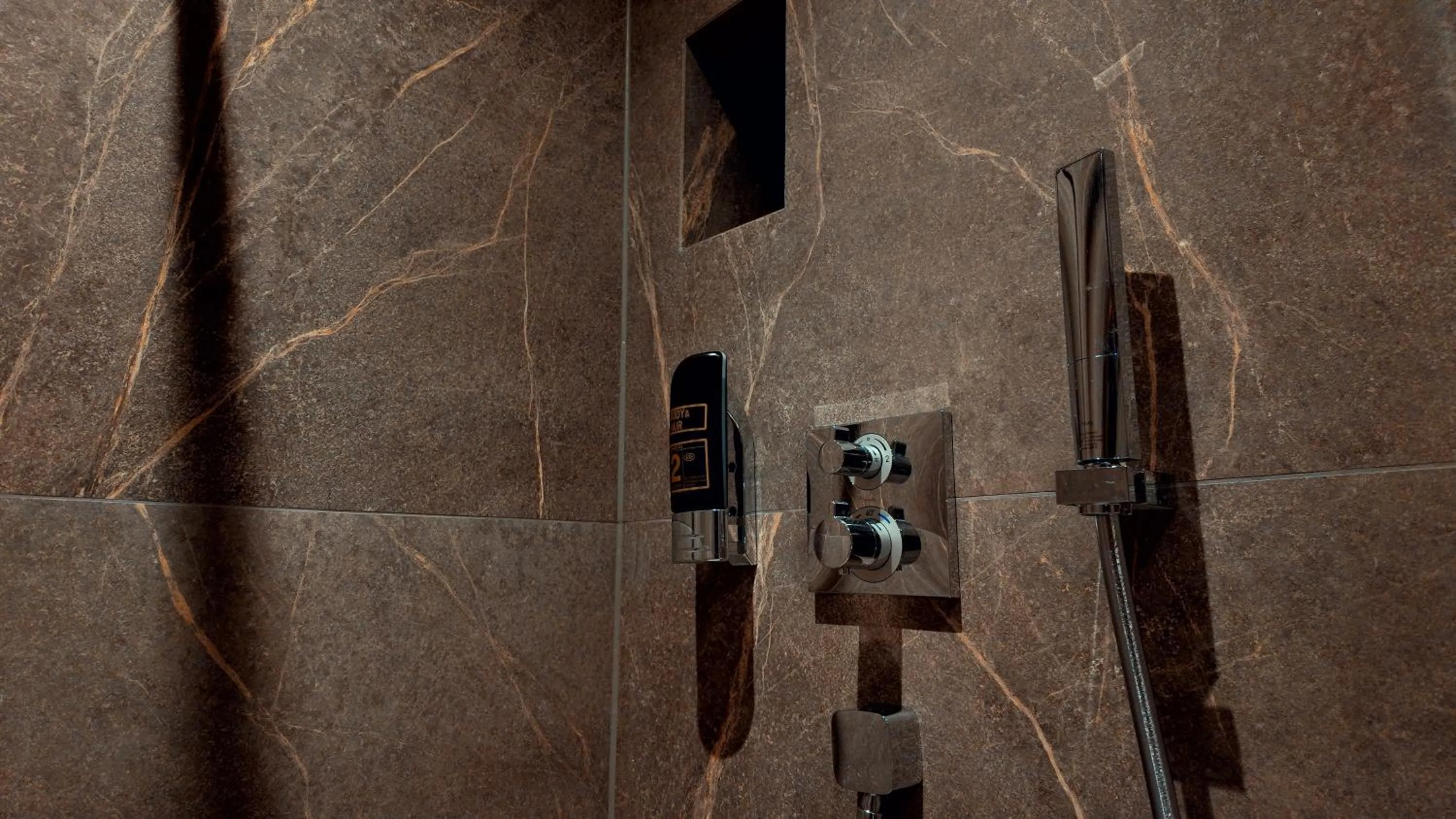 Shower in Bellman Hotel