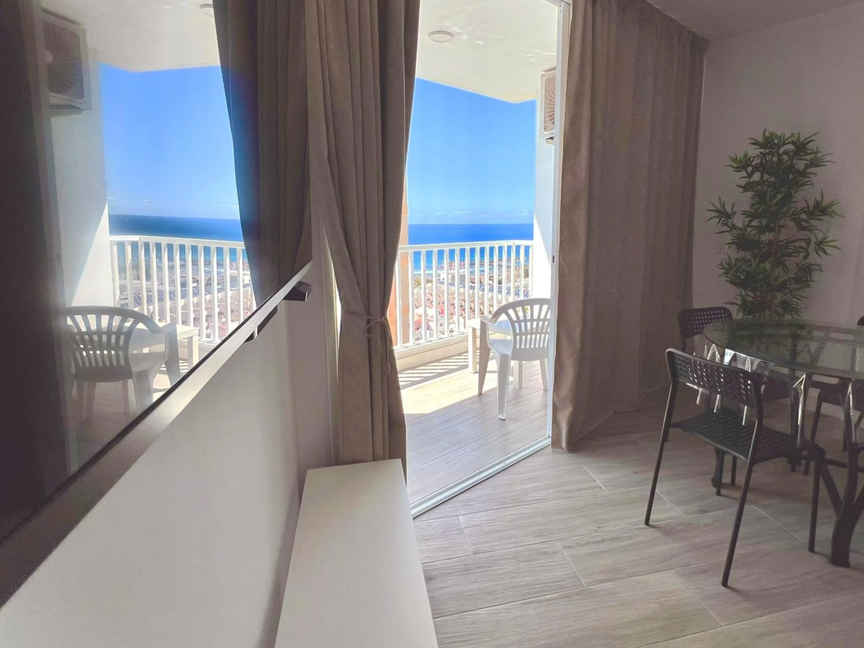 Communal lounge/ TV room in Apartamento Frente Mar, Playa de Las Americas
