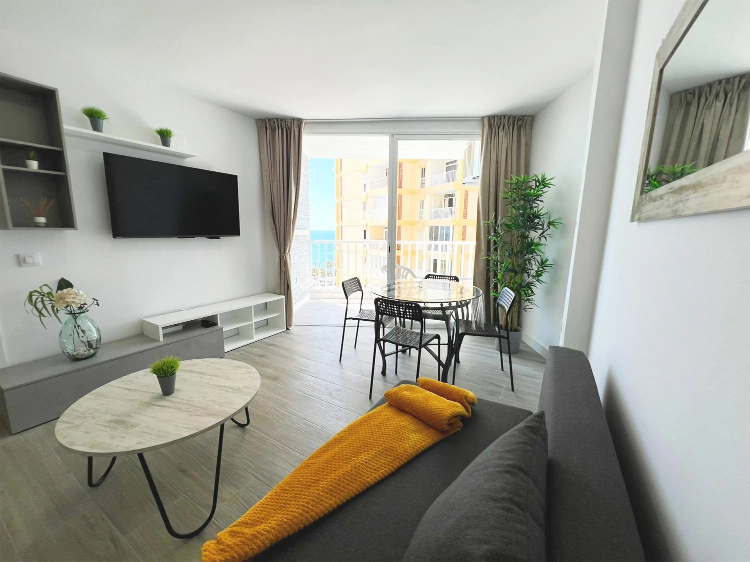 Communal lounge/ TV room in Apartamento Frente Mar, Playa de Las Americas