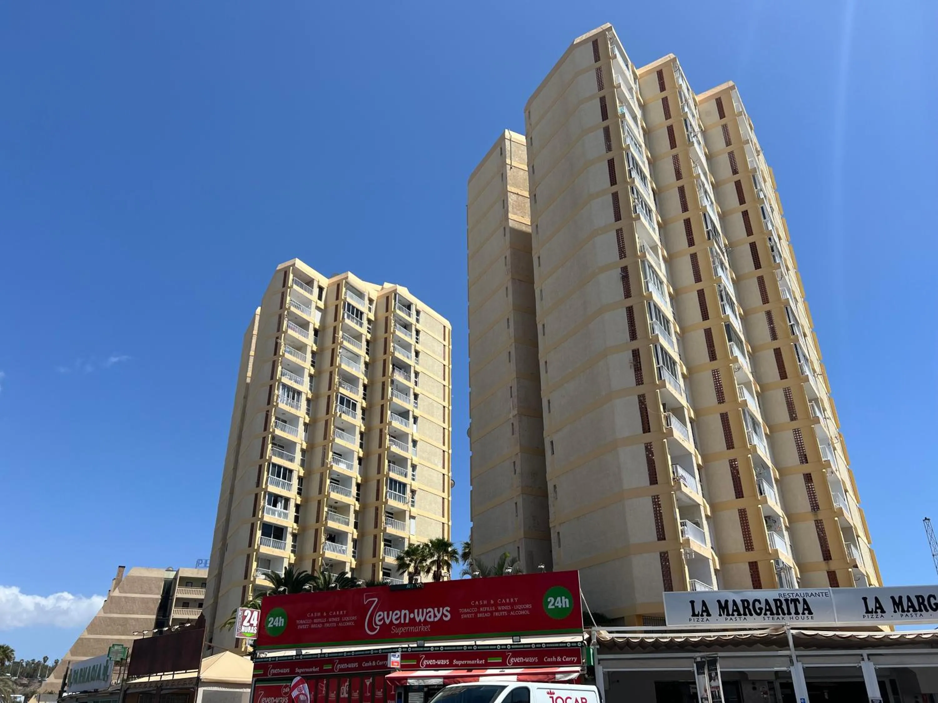 Property building in Apartamento Frente Mar, Playa de Las Americas