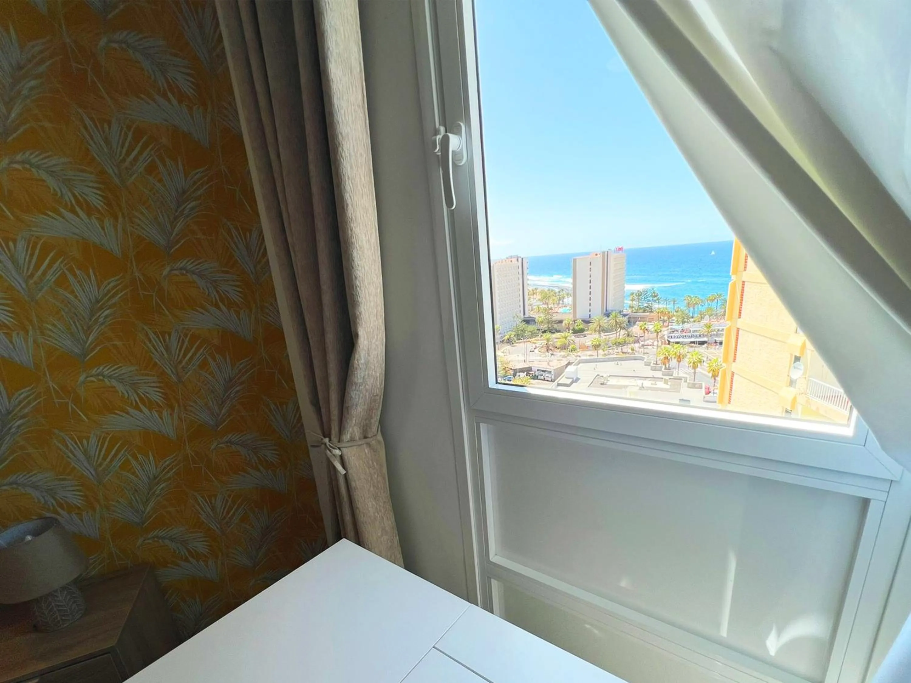 Day, Bed in Apartamento Frente Mar, Playa de Las Americas