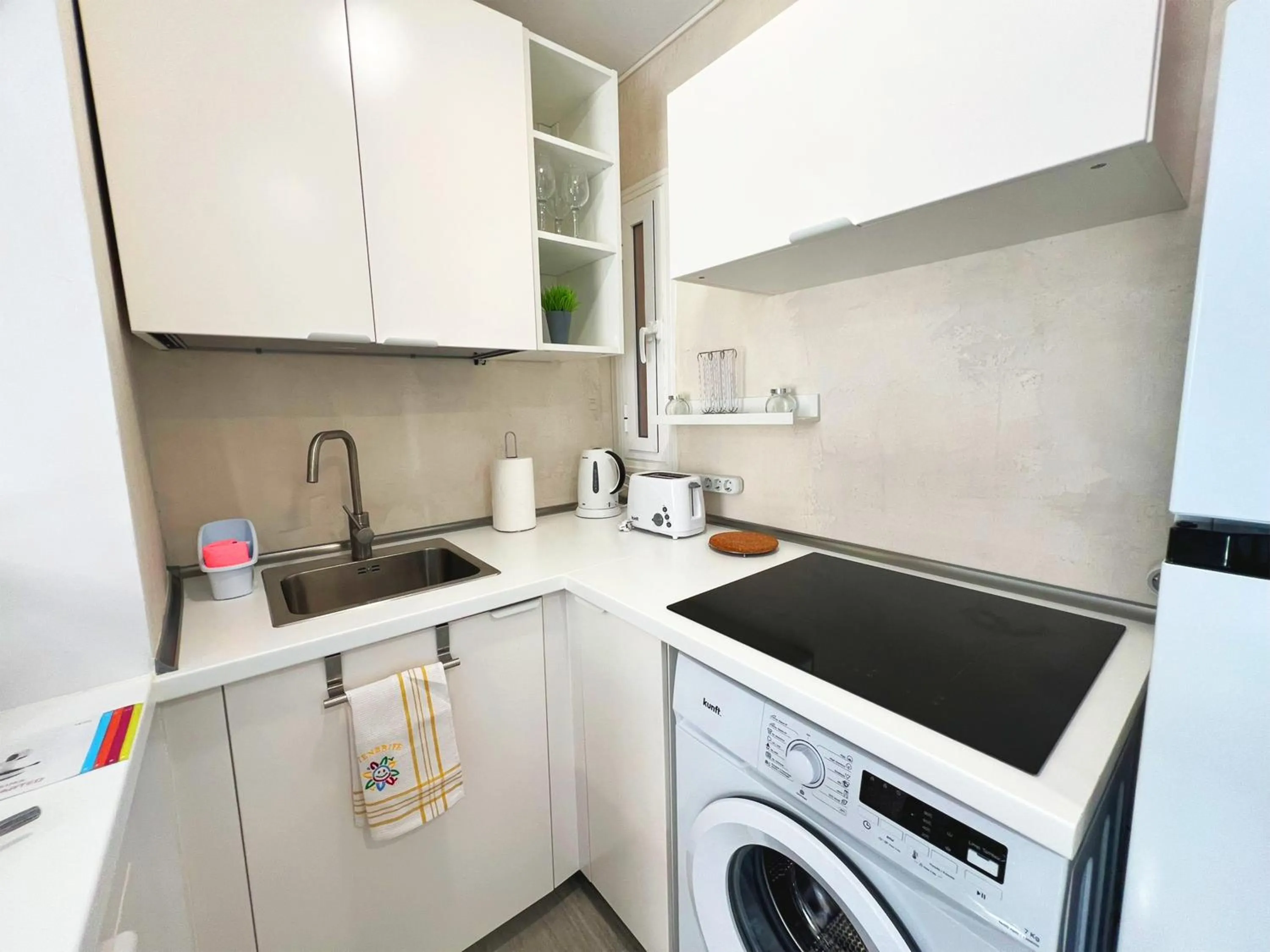 Kitchen or kitchenette in Apartamento Frente Mar, Playa de Las Americas