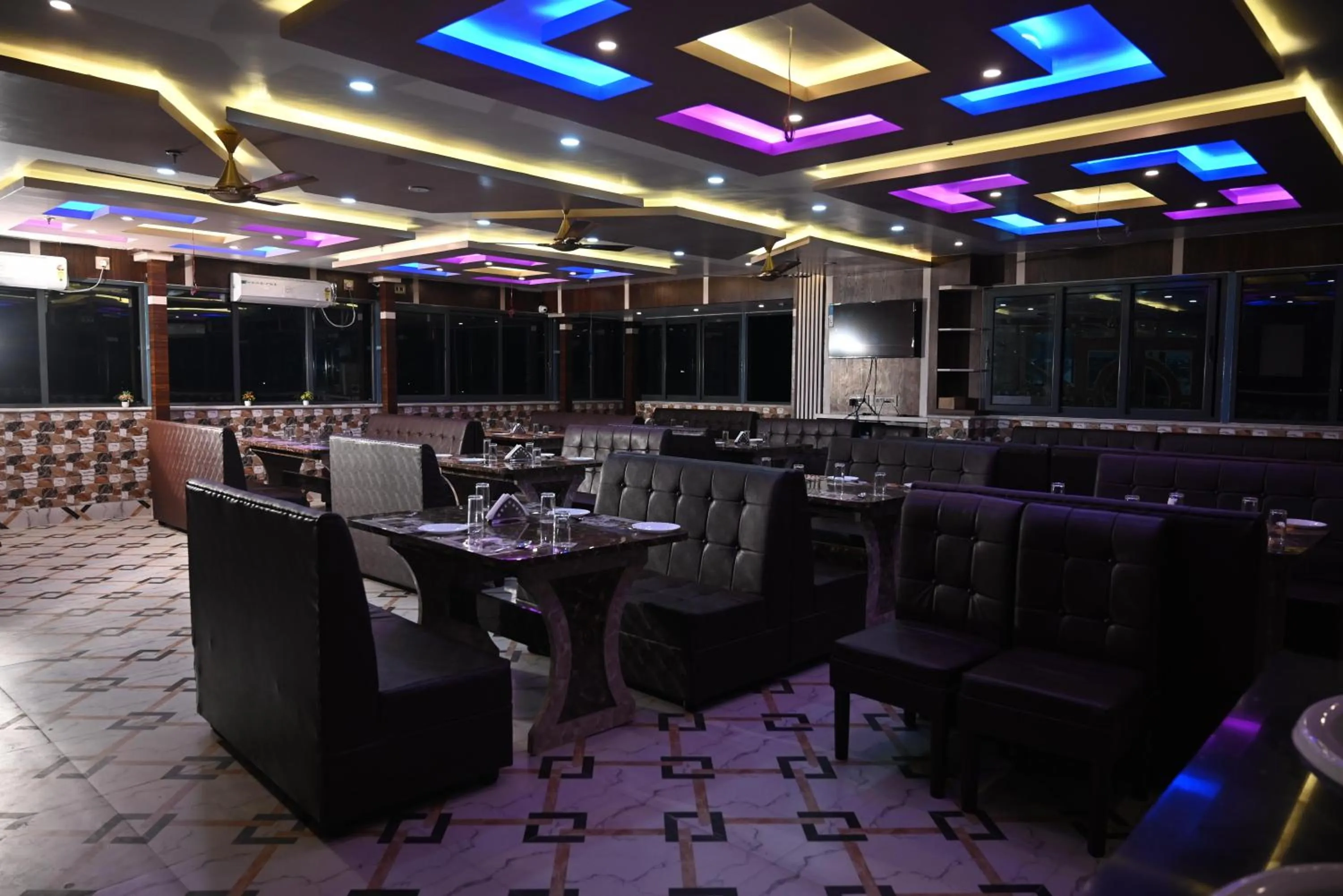 Restaurant/places to eat in Hotel Tulusi Inn ! Bolpur, Shantiniketan ! Luxury Feel In Budget