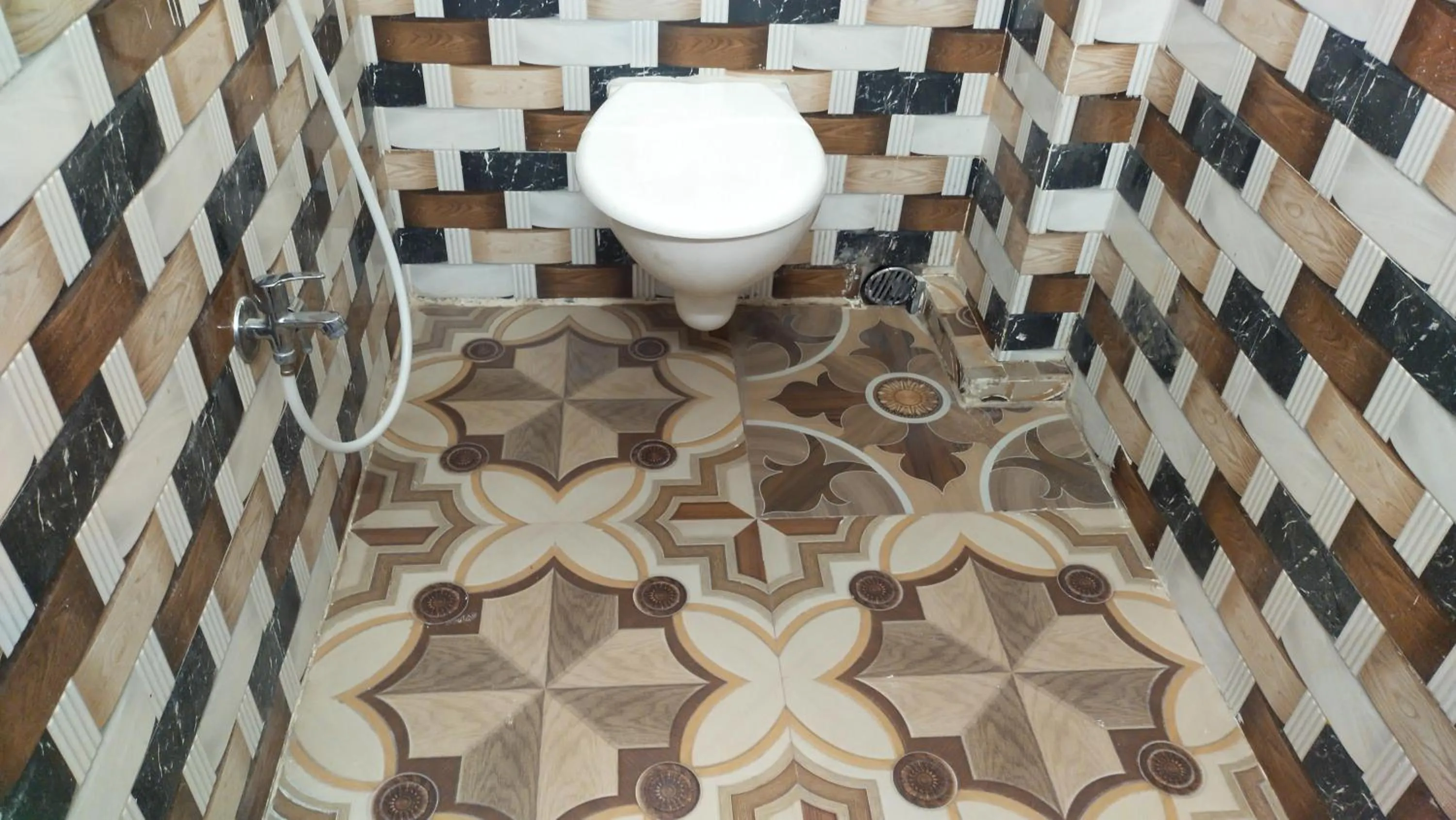 Bathroom in Hotel Tulusi Inn ! Bolpur, Shantiniketan ! Luxury Feel In Budget