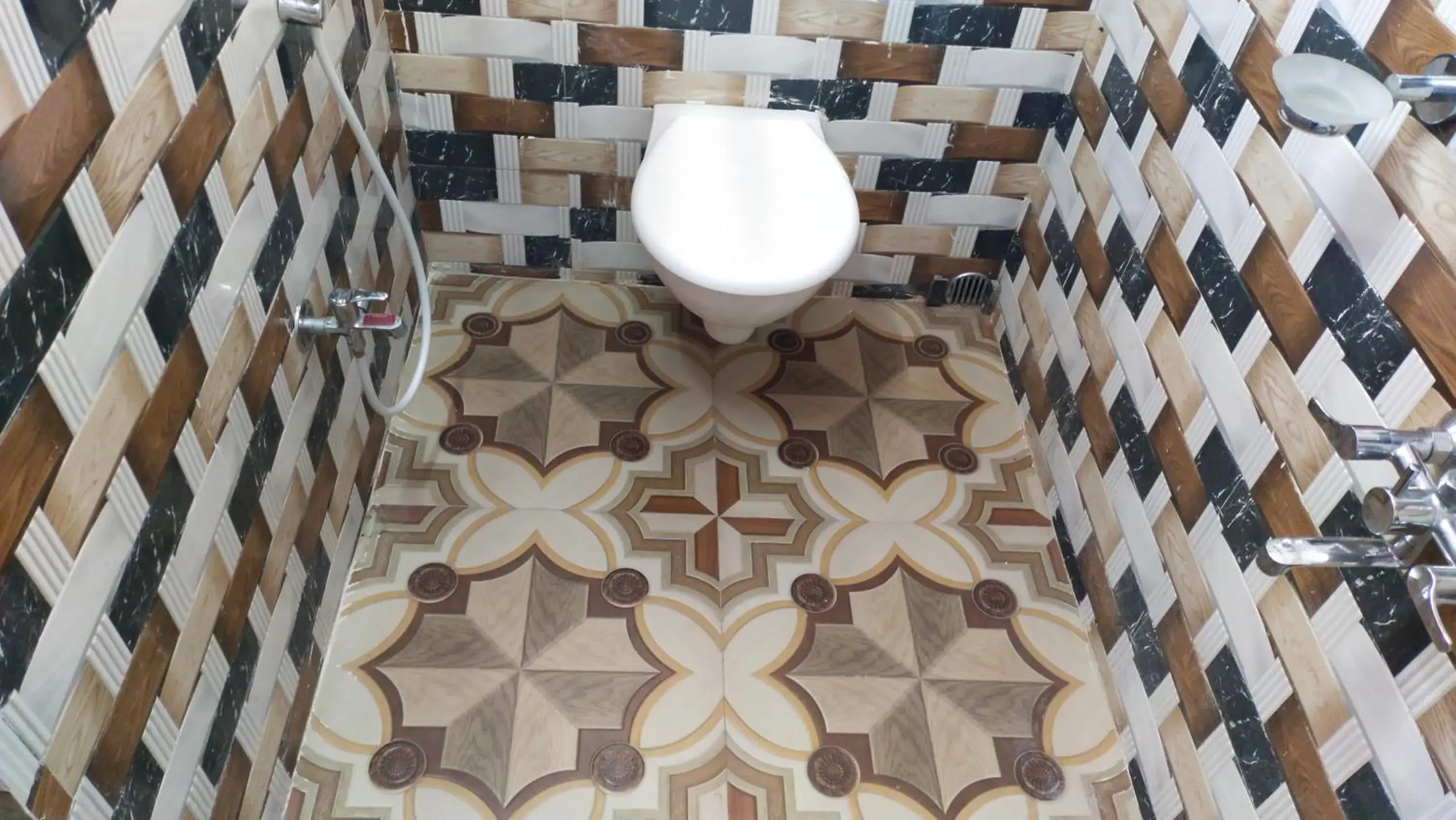 Hotel Tulusi Inn, Bolpur, Shantiniketan Hotel Tulusi Inn, Bolpur, Shantiniketan