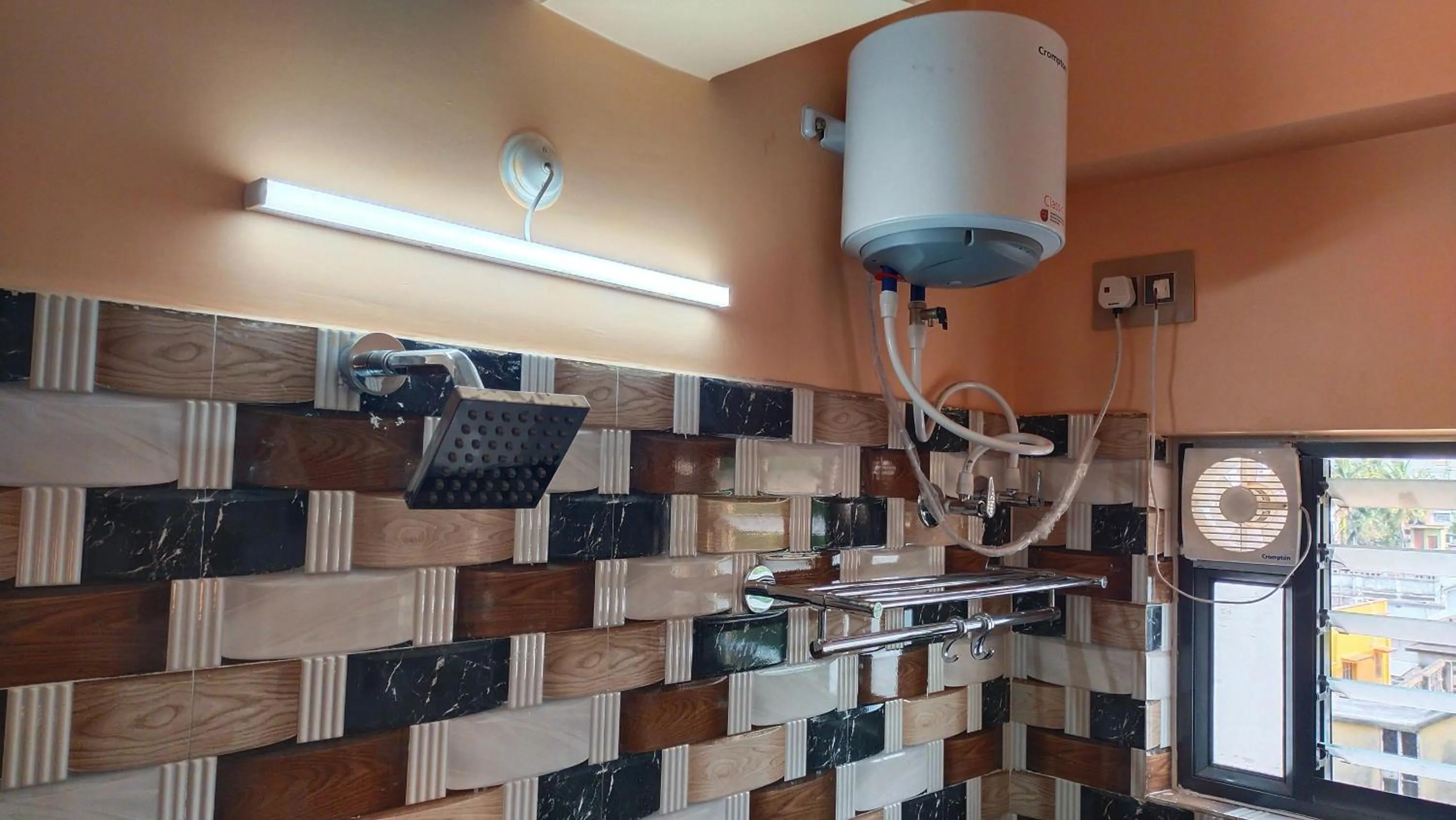 Bathroom in Hotel Tulusi Inn ! Bolpur, Shantiniketan ! Luxury Feel In Budget