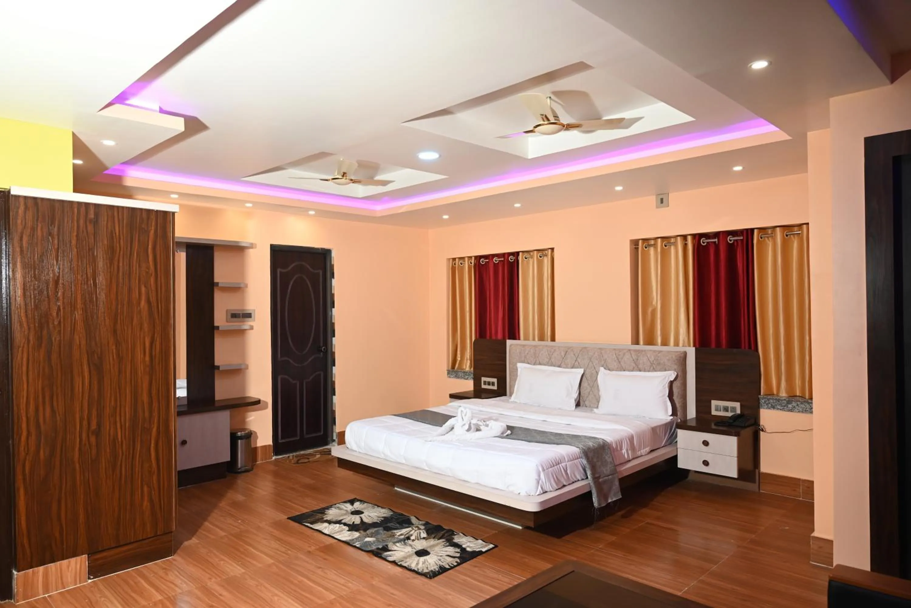 Bedroom, Bed in Hotel Tulusi Inn ! Bolpur, Shantiniketan ! Luxury Feel In Budget