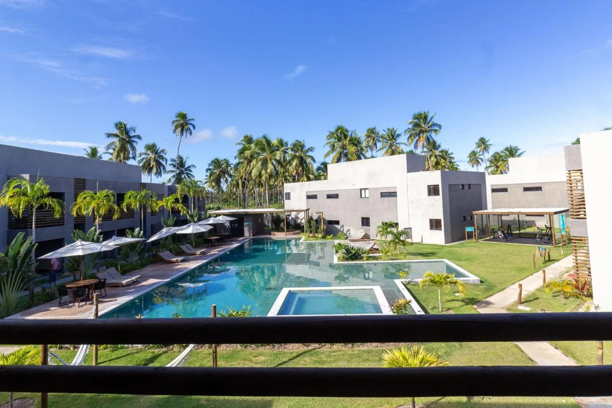 Swimming pool in Villas Manatee Milagres por Quarto à Vista