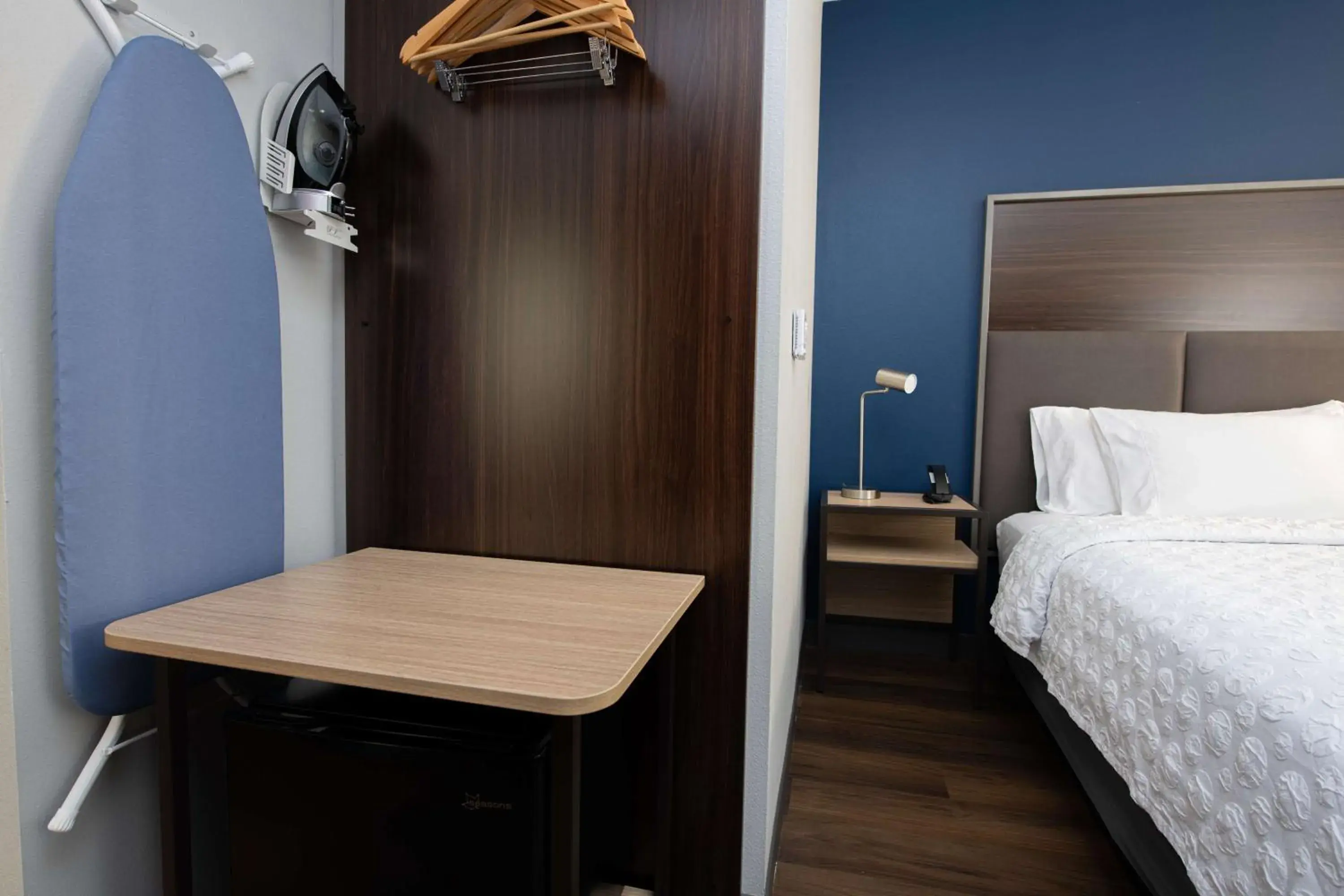 King Room with Walk-In Shower in Tru By Hilton Lewisville Vista Ridge Mall King Room with Walk-In Shower in Tru By Hilton Lewisville Vista Ridge Mall