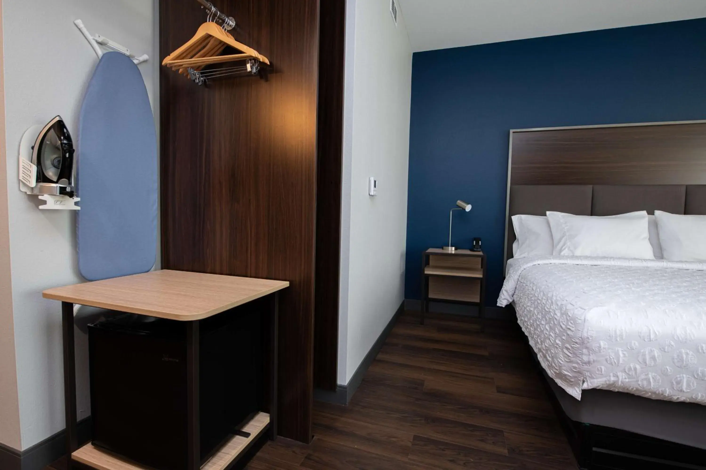 King Room with Accessible Tub - Mobility Access in Tru By Hilton Lewisville Vista Ridge Mall King Room with Accessible Tub - Mobility Access in Tru By Hilton Lewisville Vista Ridge Mall