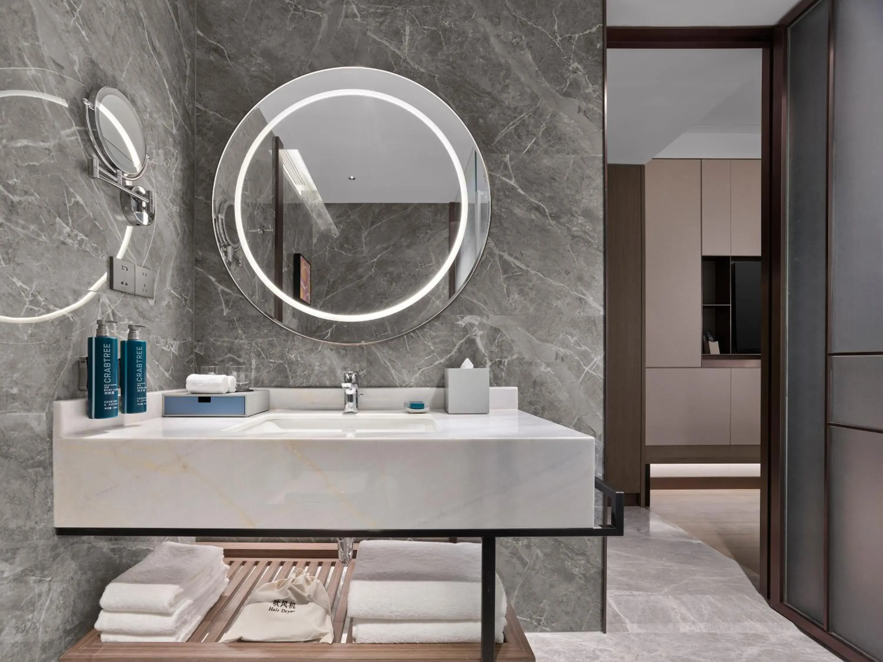 King Guest Room in Doubletree By Hilton Yantai Golden Coast Hotel & Suites King Guest Room in Doubletree By Hilton Yantai Golden Coast Hotel & Suites