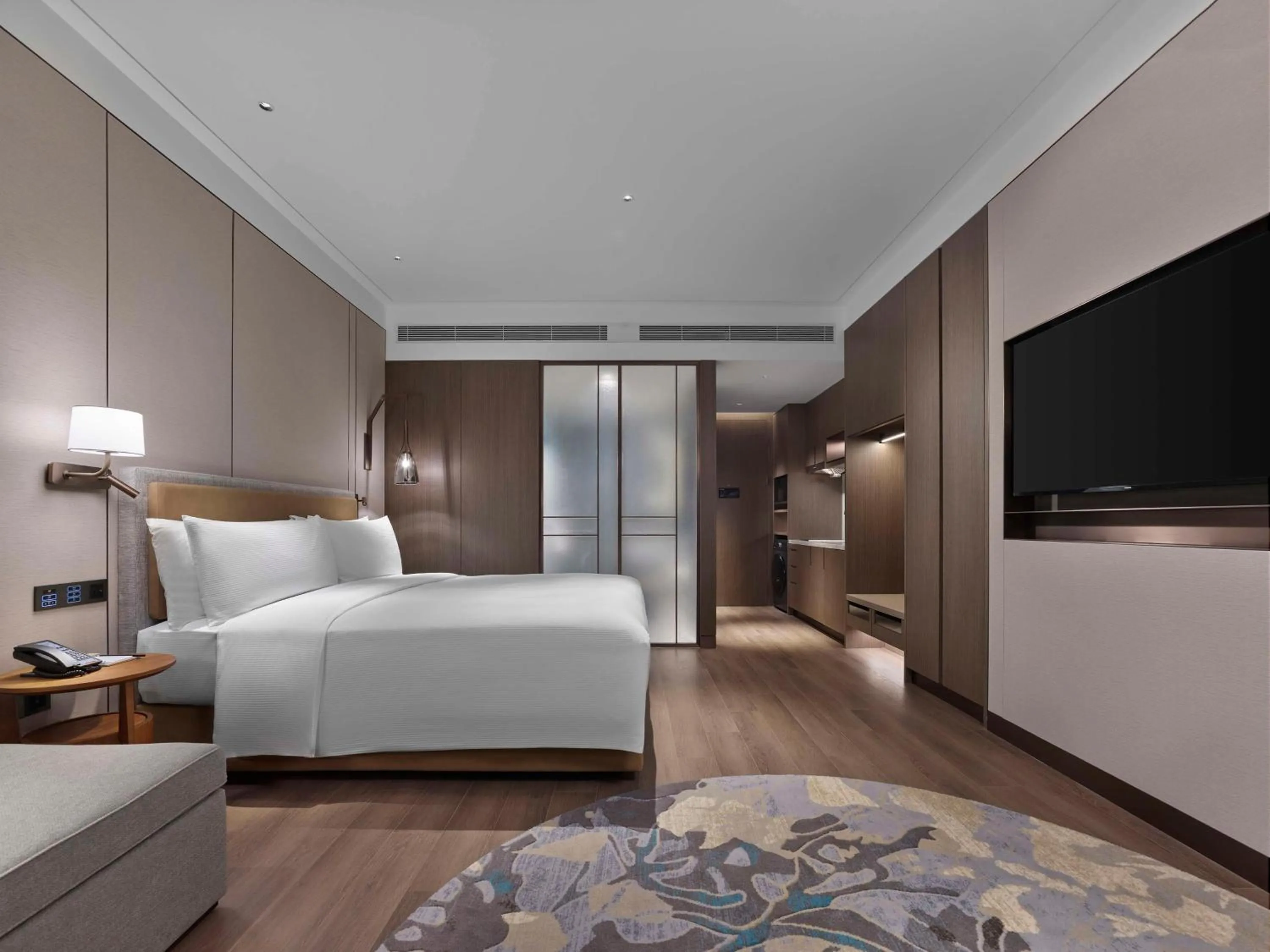 Bed in Doubletree By Hilton Yantai Golden Coast Hotel & Suites