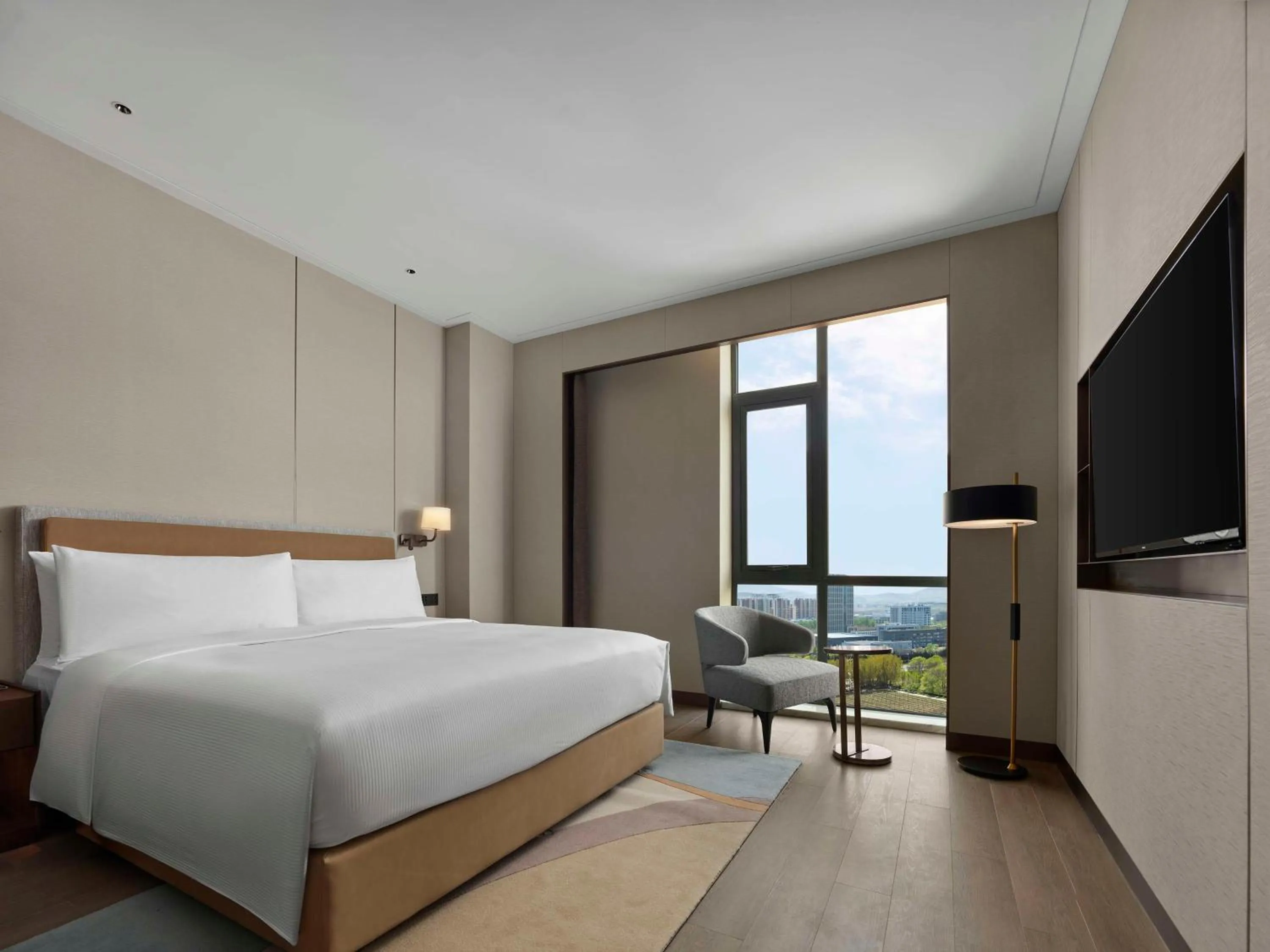 Bed in Doubletree By Hilton Yantai Golden Coast Hotel & Suites
