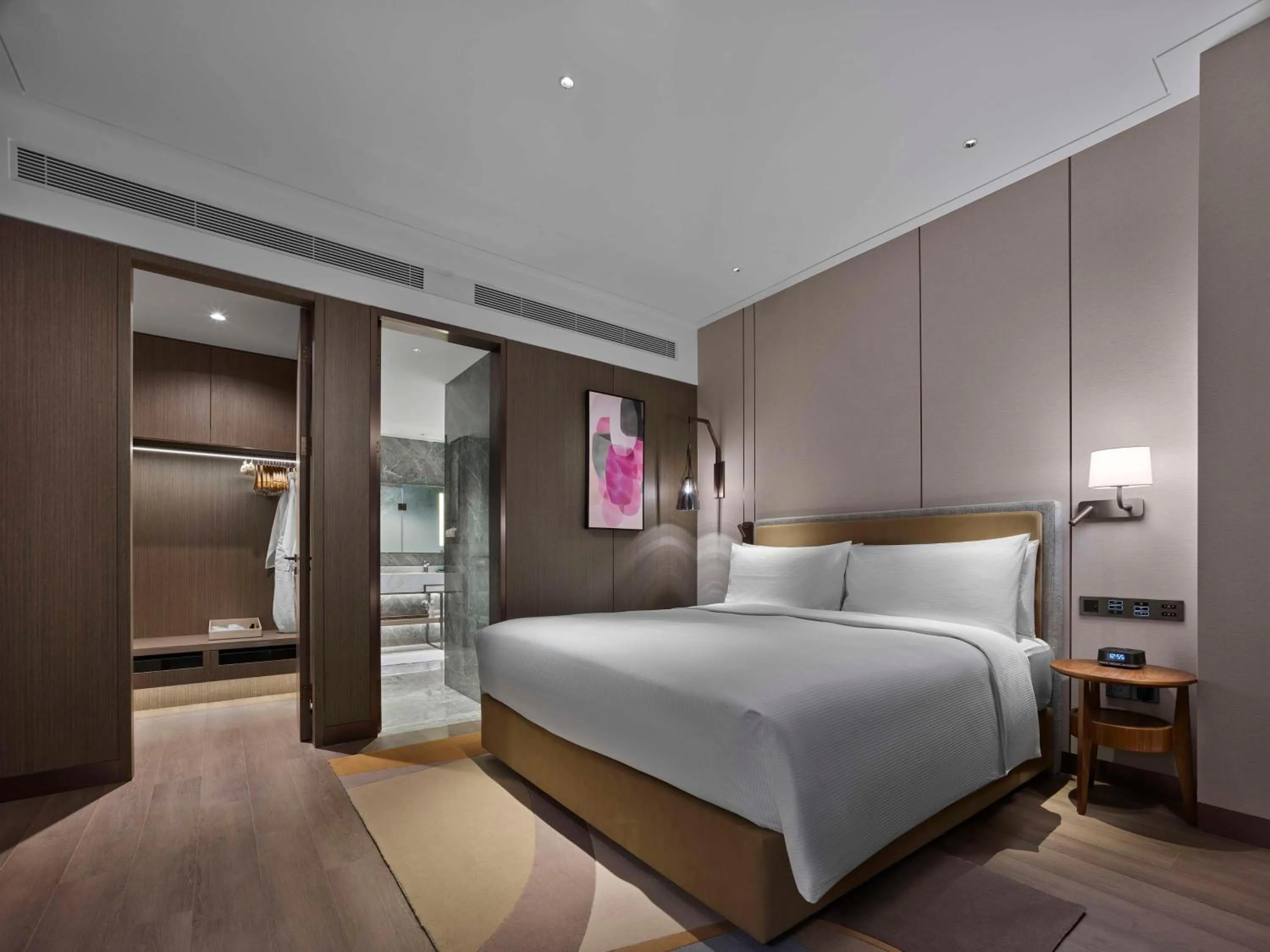 Bed in Doubletree By Hilton Yantai Golden Coast Hotel & Suites
