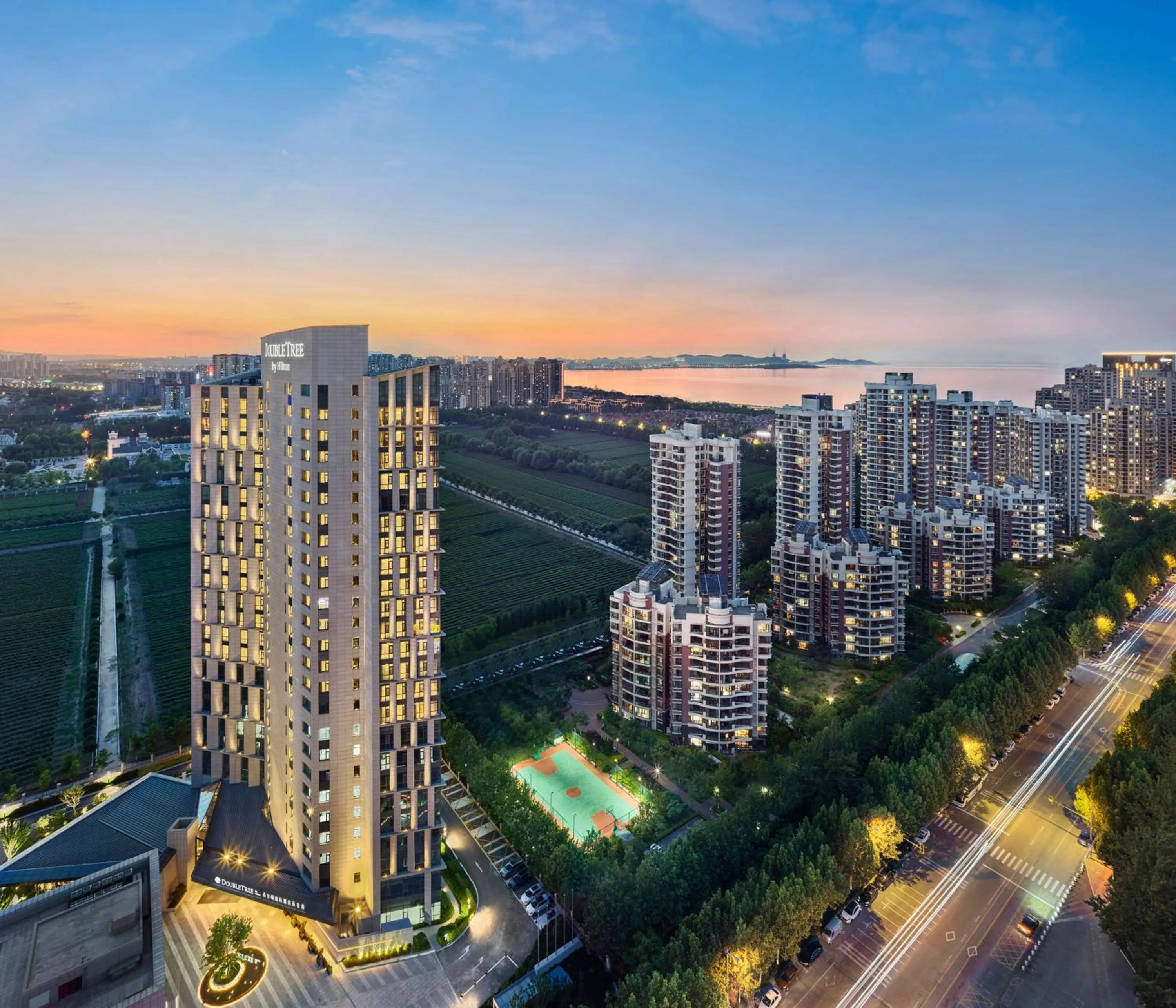 Doubletree By Hilton Yantai Golden Coast Hotel & Suites