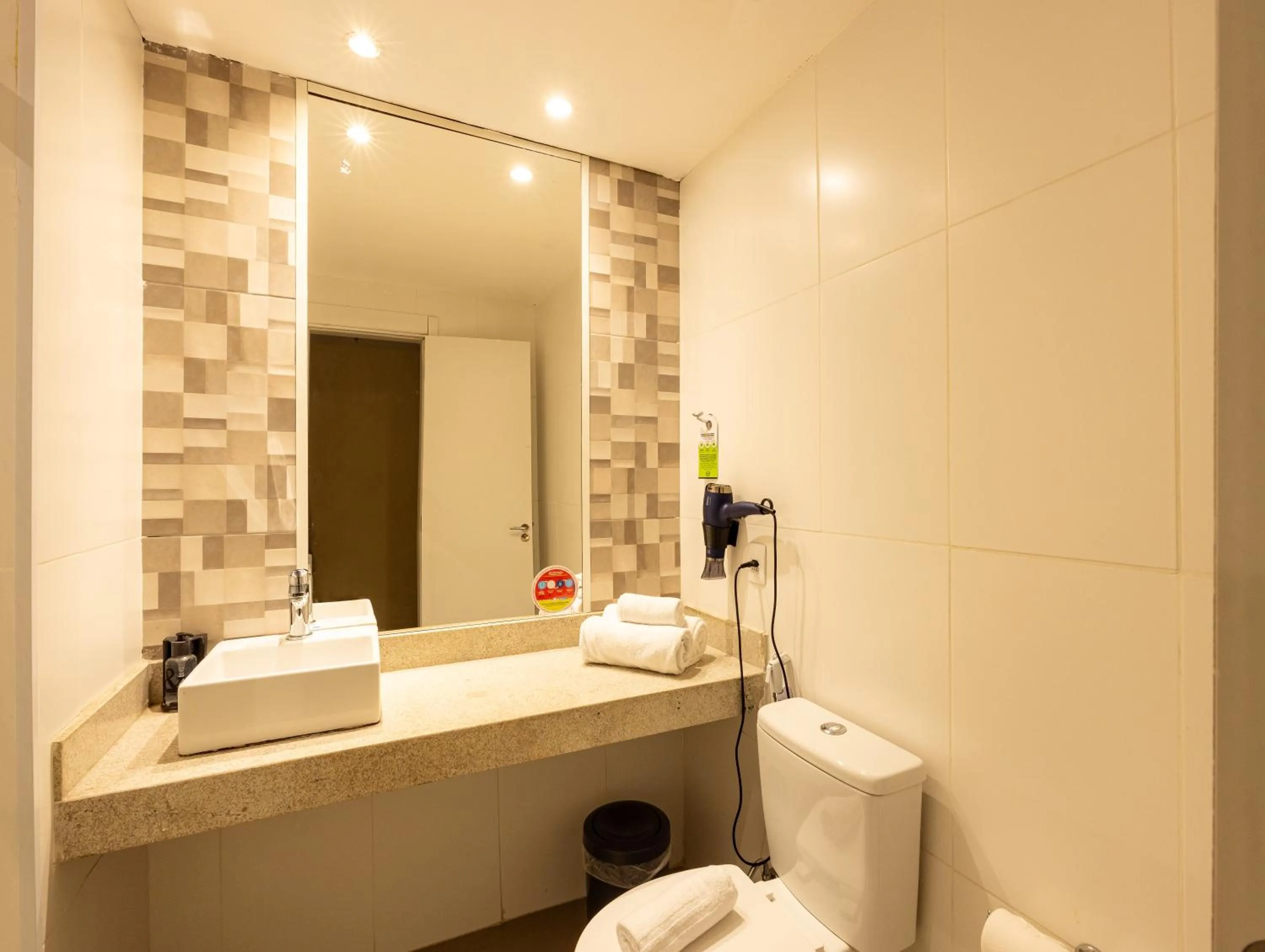 Bathroom in B&B HOTEL Rio Copacabana Posto 5