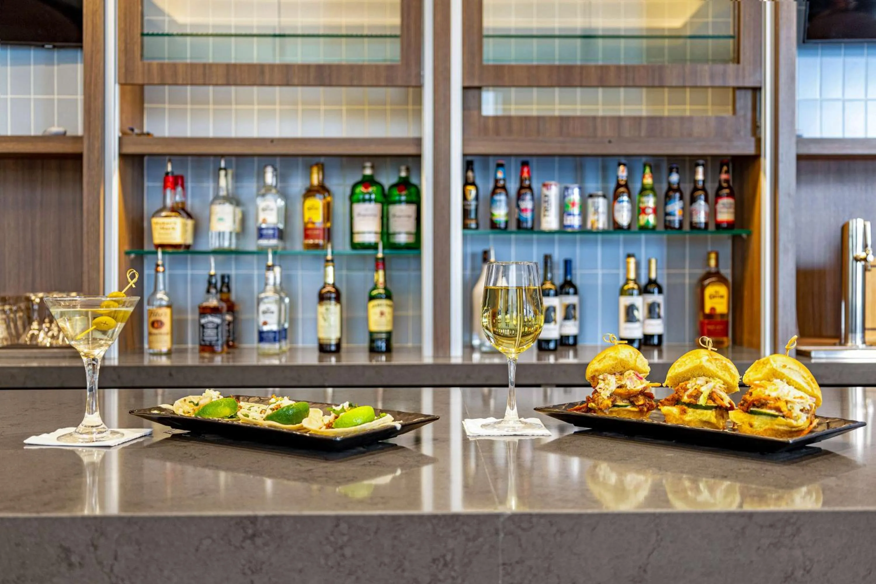 Lounge or bar in Homewood Suites By Hilton Colorado Springs Airport