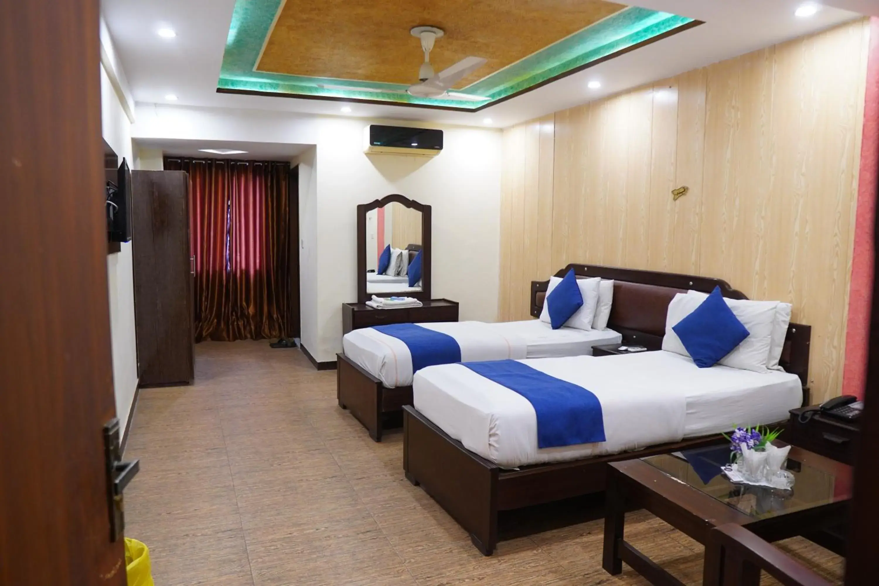 Deluxe Twin Room in National Hotel Deluxe Twin Room in National Hotel