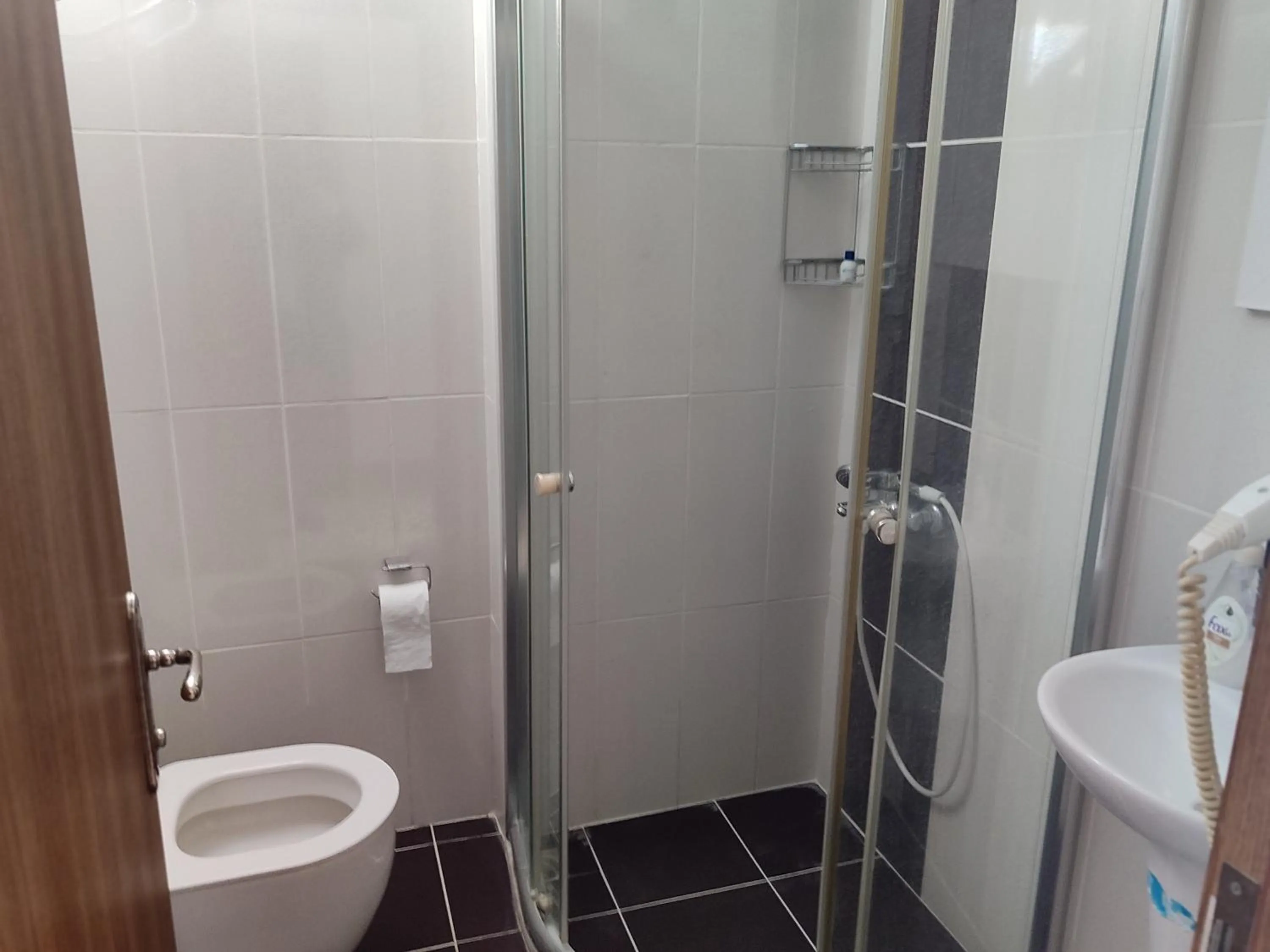 Shower in HOTEL YAGMUR