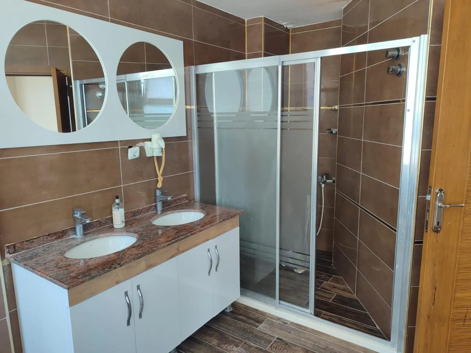 Shower in HOTEL YAGMUR