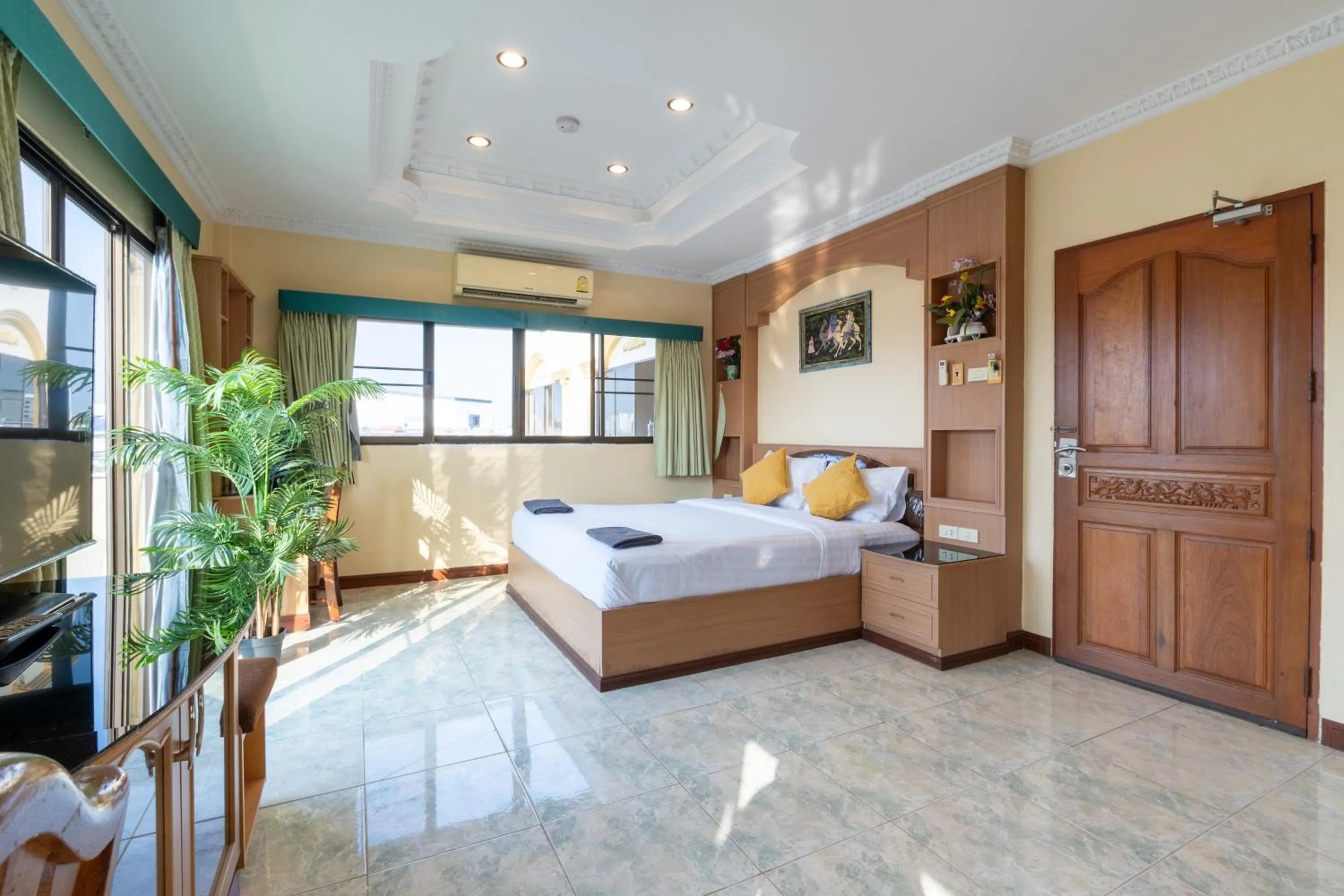 Bed in La Casa South Pattaya Hotel