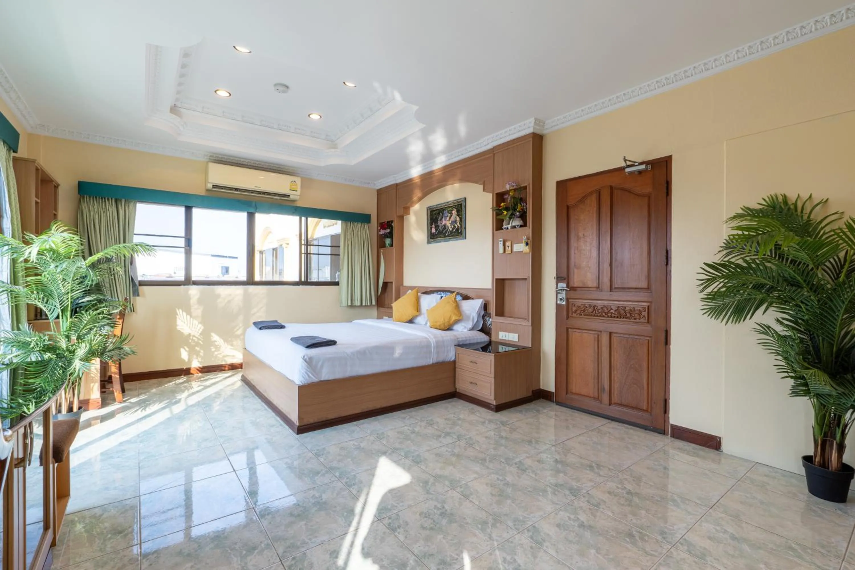 Bed in La Casa South Pattaya Hotel