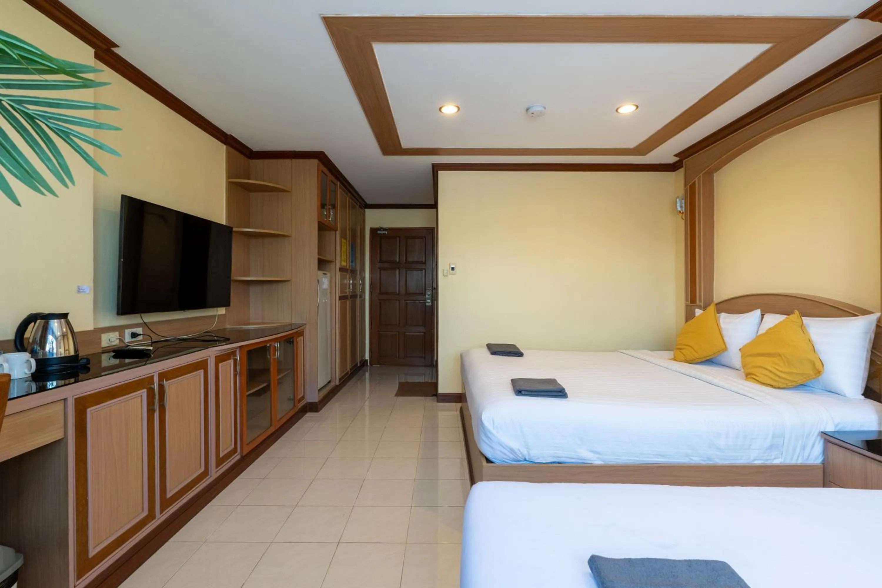 Bed in La Casa South Pattaya Hotel