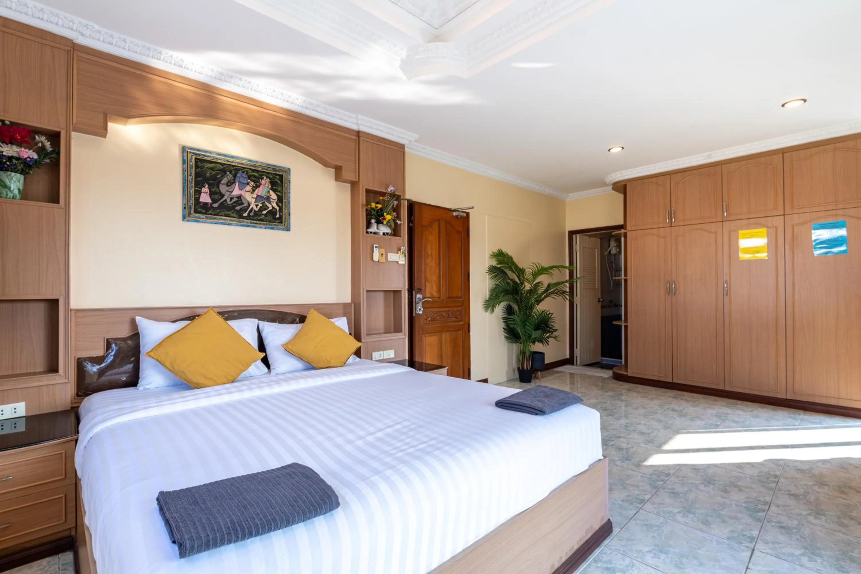 Bed in La Casa South Pattaya Hotel