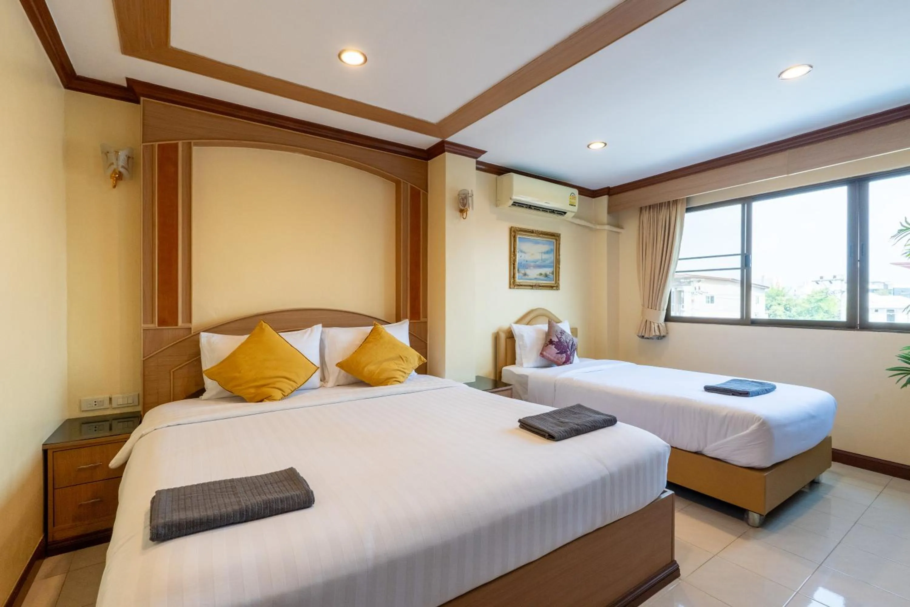 Bed in La Casa South Pattaya Hotel