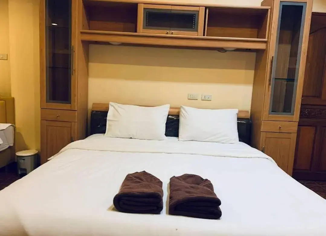 Bed in La Casa South Pattaya Hotel Bed in La Casa South Pattaya Hotel