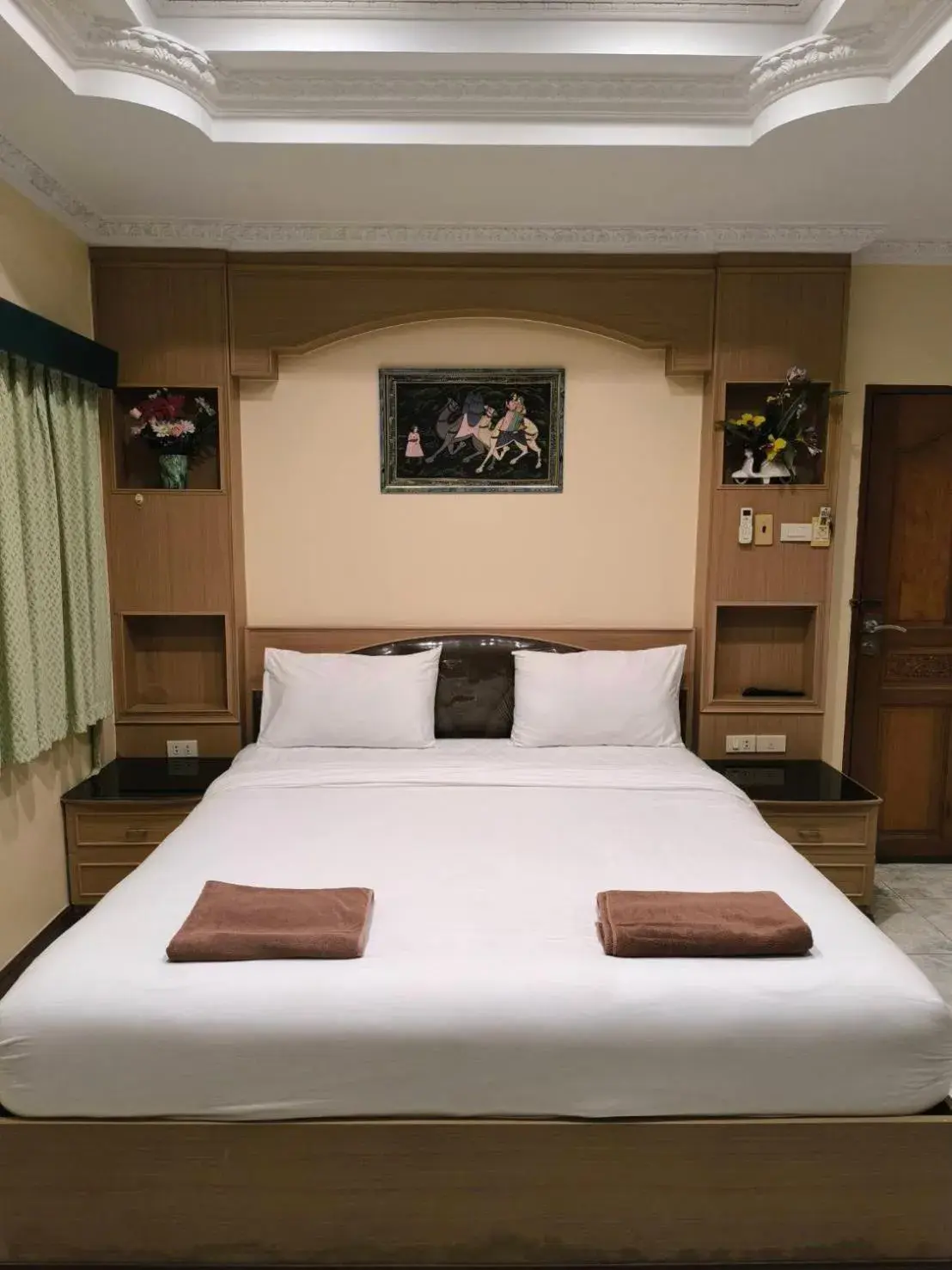 Bed in La Casa South Pattaya Hotel Bed in La Casa South Pattaya Hotel