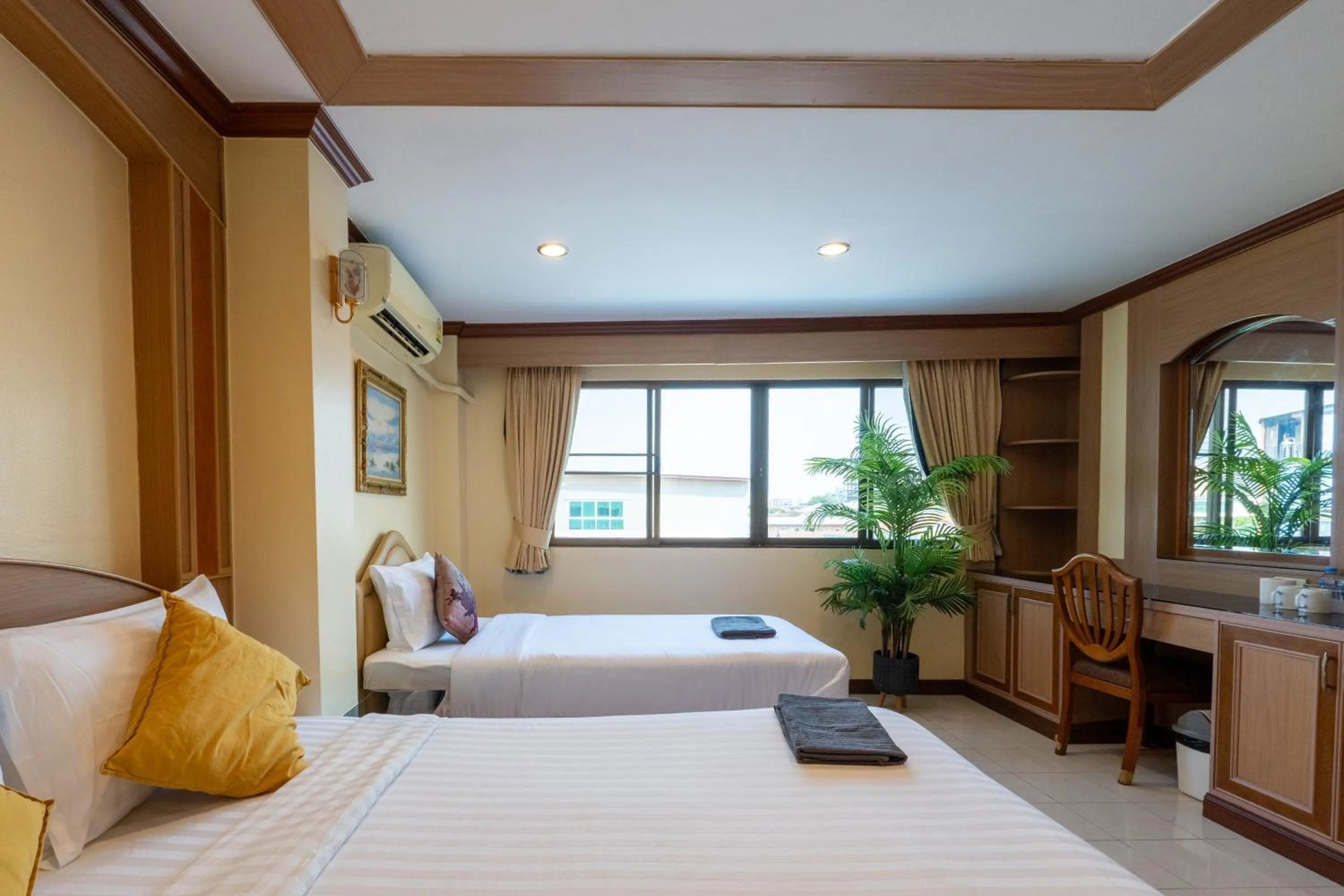 Bed in La Casa South Pattaya Hotel