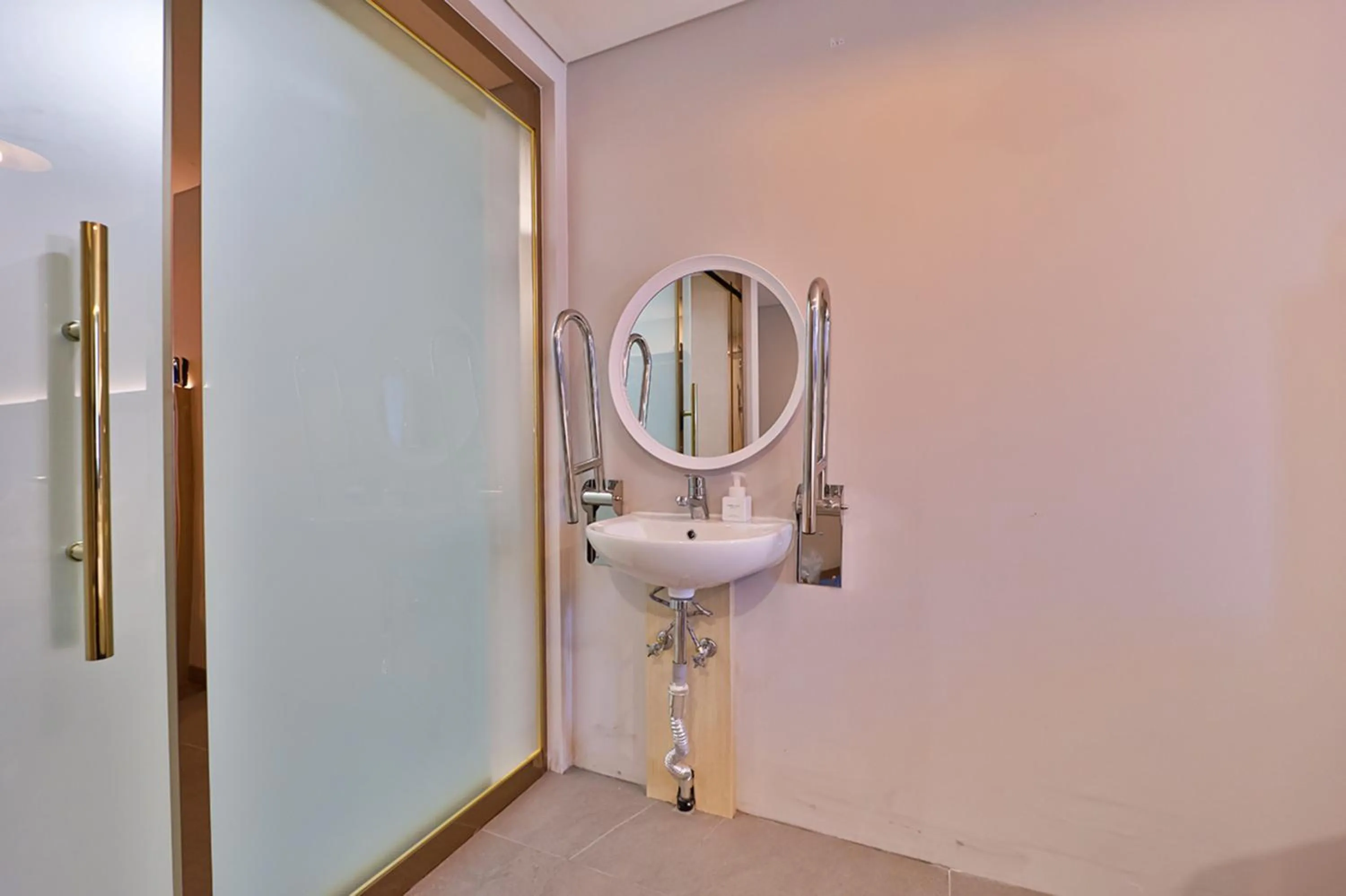 Bathroom in Gimhae City Hotel