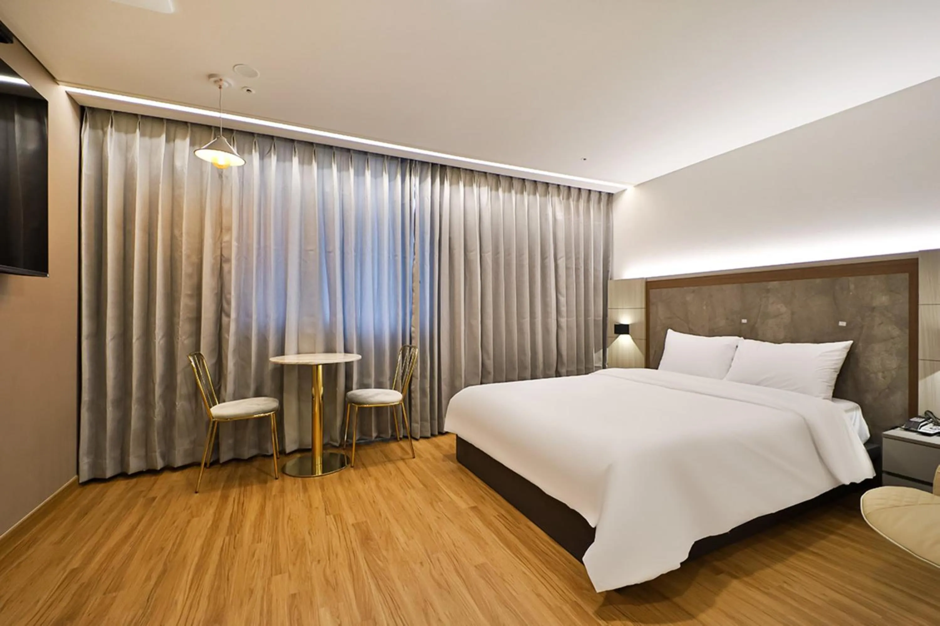 Bed in Gimhae City Hotel