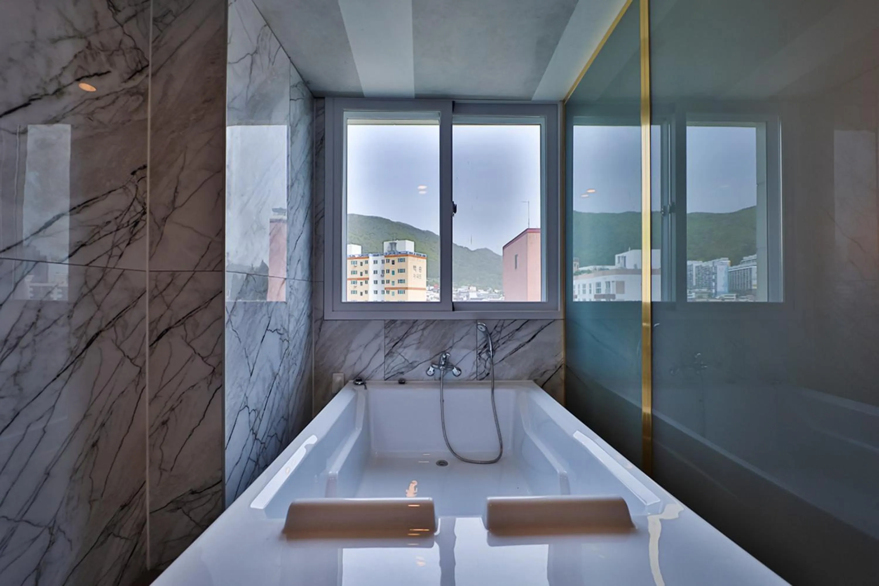 Photo of the whole room, Bed in Gimhae City Hotel